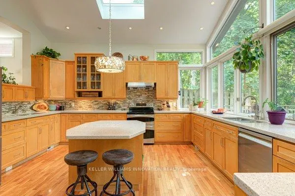 Photo 12 of 69 Longwood Drive, Waterloo — HOMEH