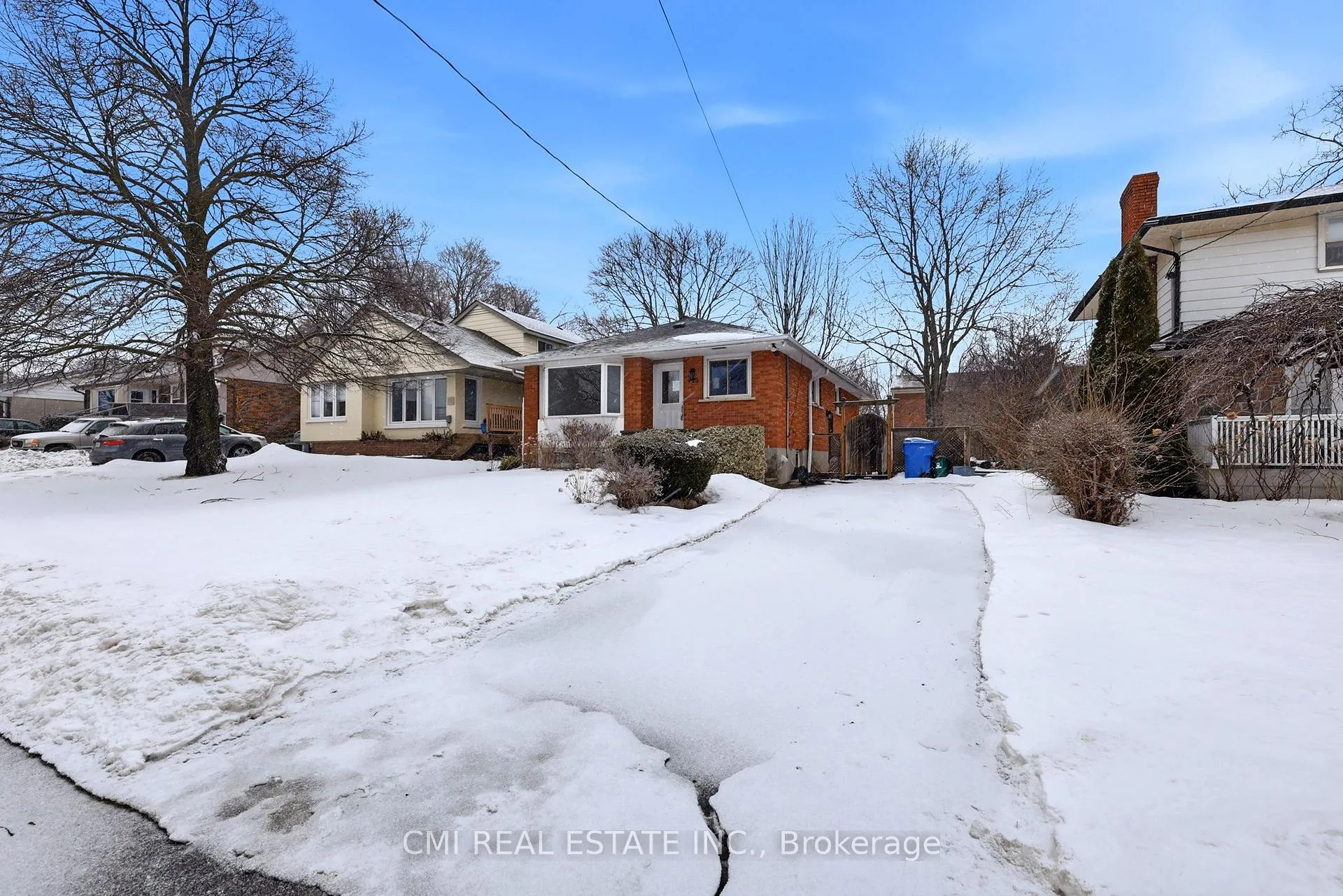 Photo 2 of 913 King Street, Whitby, Downtown Whitby — HOMEH