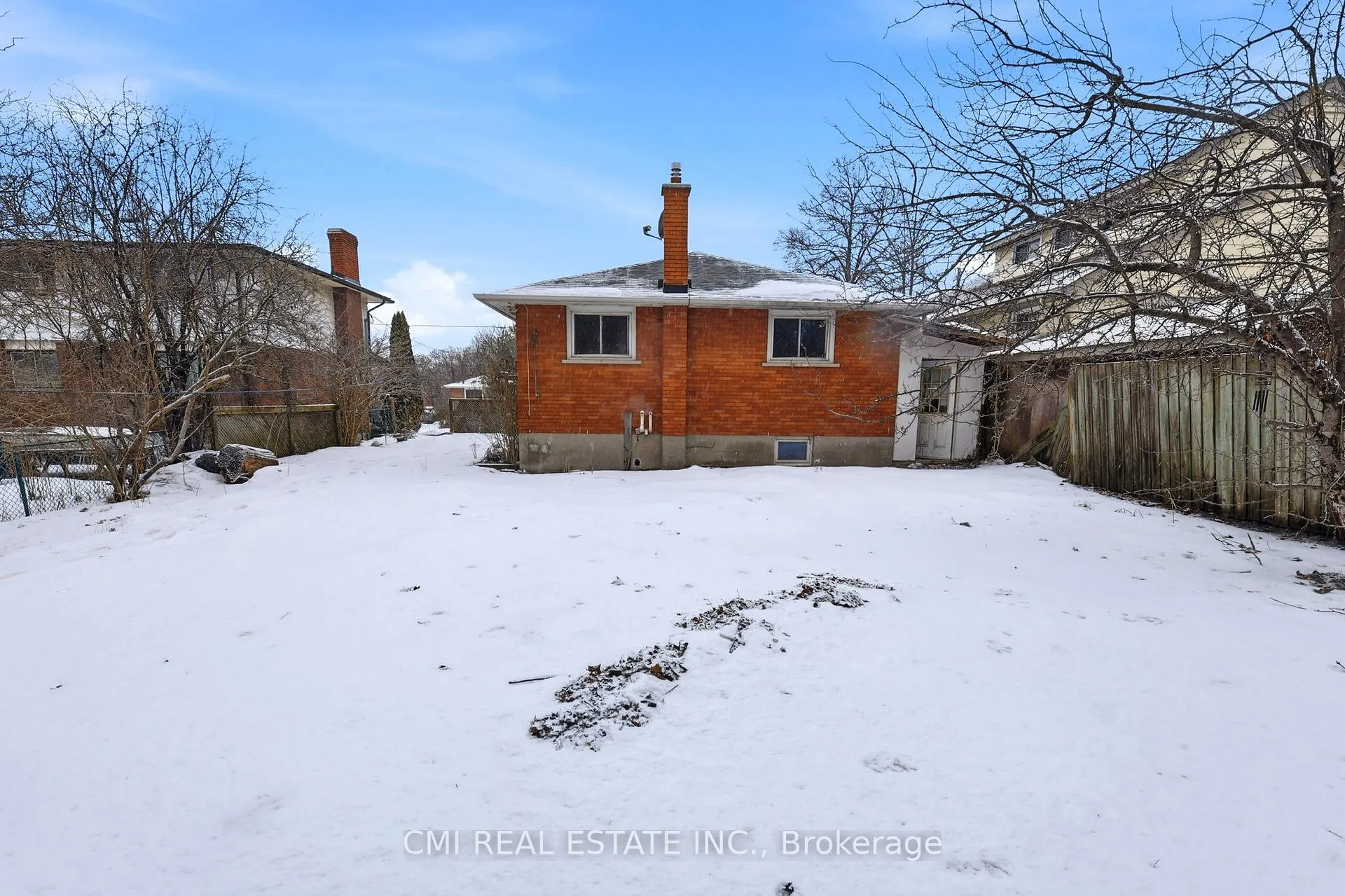 Photo 5 of 913 King Street, Whitby, Downtown Whitby — HOMEH