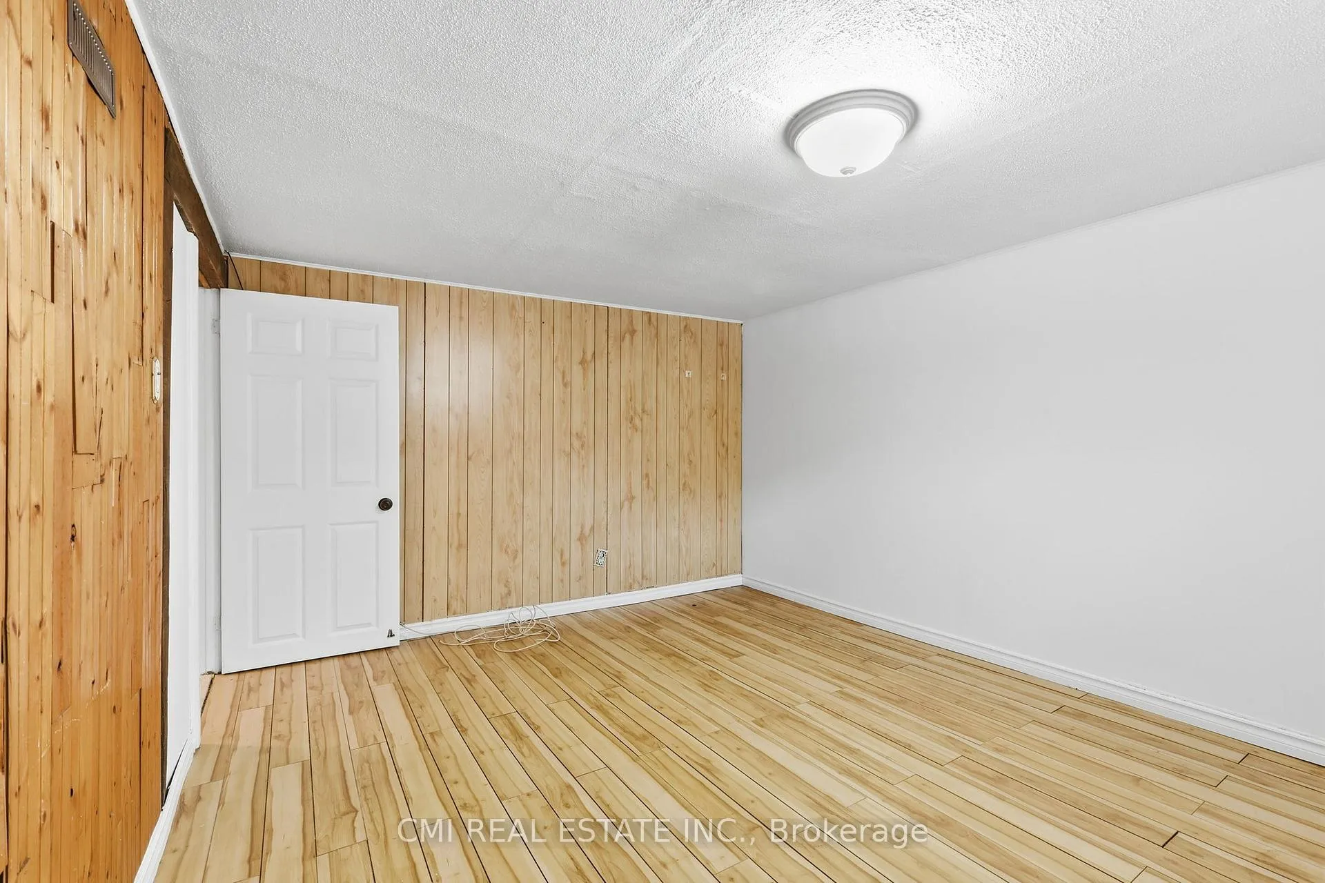 Photo 12 of 913 King Street, Whitby, Downtown Whitby — HOMEH