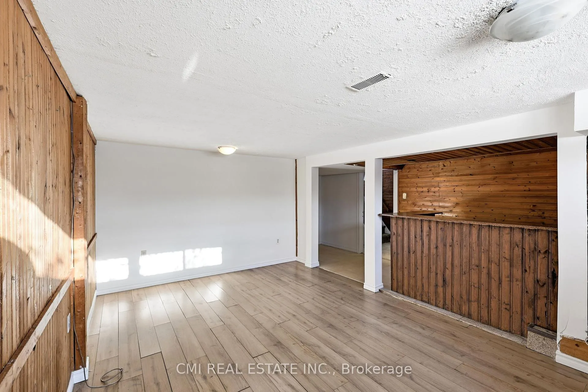 Photo 13 of 913 King Street, Whitby, Downtown Whitby — HOMEH