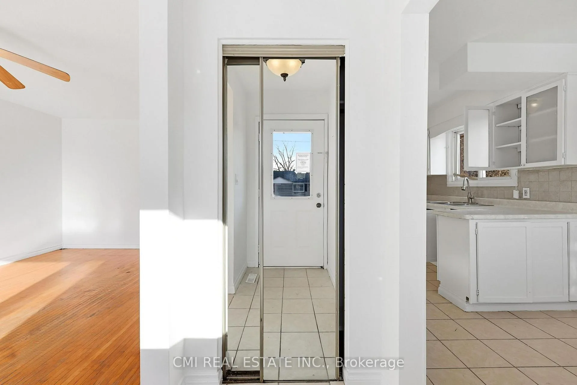Photo 14 of 913 King Street, Whitby, Downtown Whitby — HOMEH