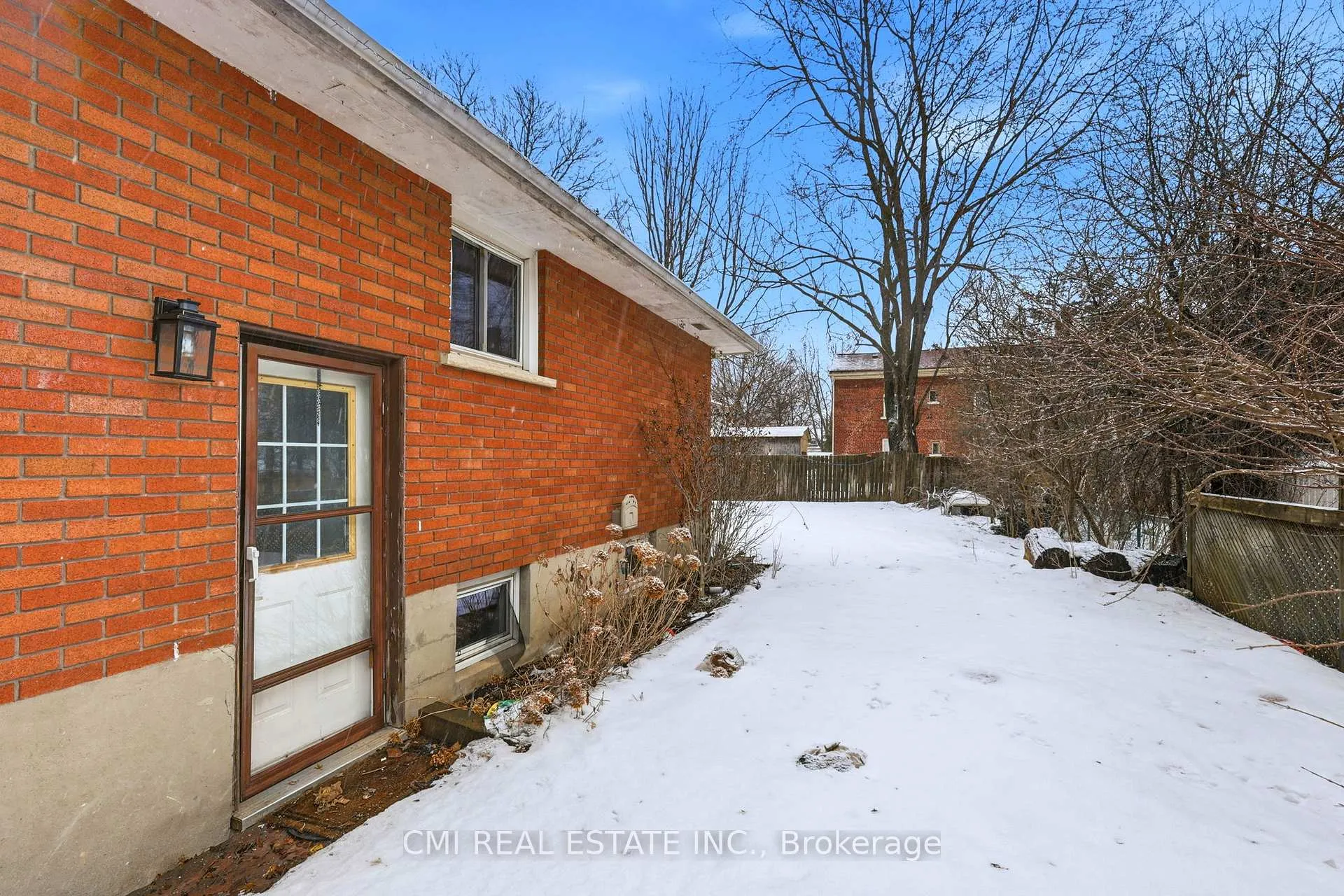 Photo 24 of 913 King Street, Whitby, Downtown Whitby — HOMEH