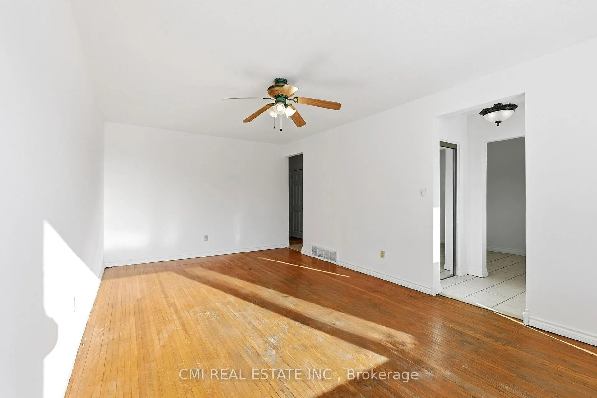 Photo 26 of 913 King Street, Whitby, Downtown Whitby — HOMEH