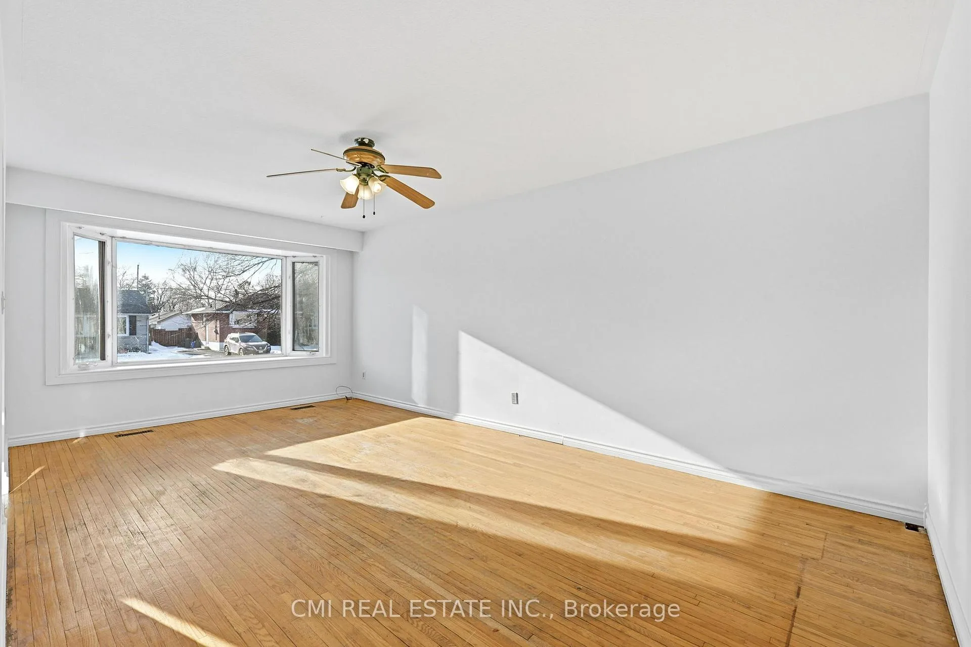 Photo 28 of 913 King Street, Whitby, Downtown Whitby — HOMEH