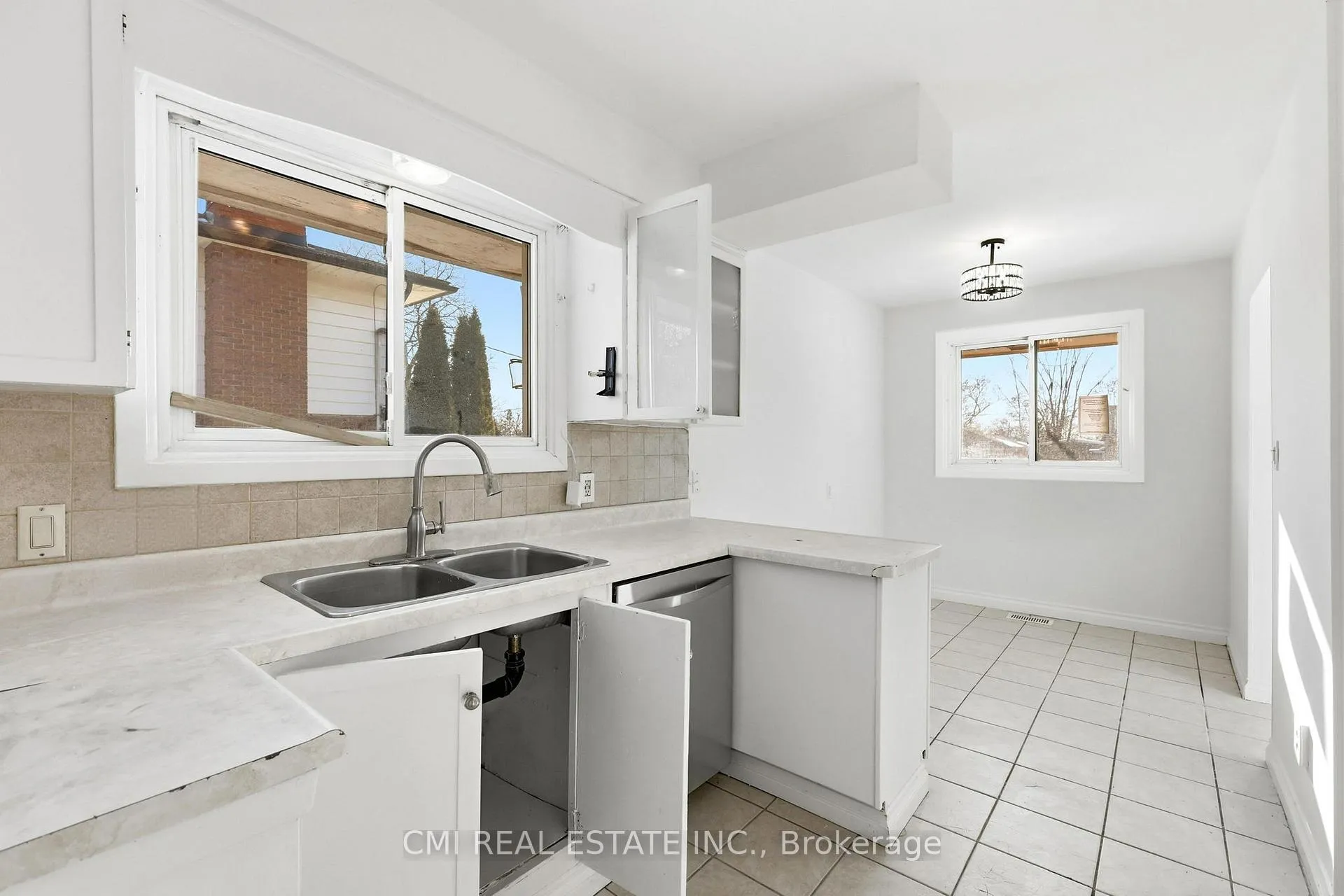 Photo 31 of 913 King Street, Whitby, Downtown Whitby — HOMEH