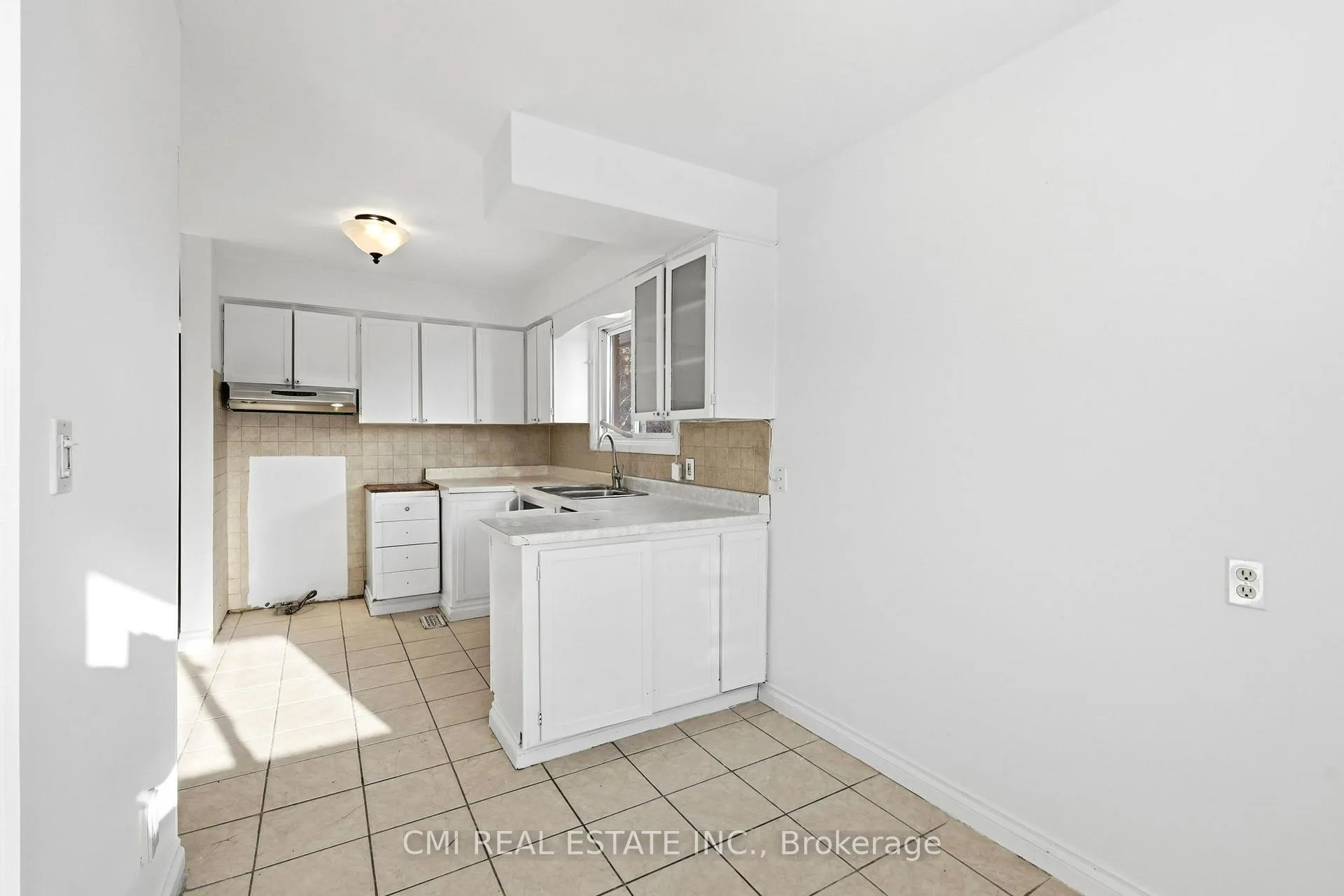 Photo 33 of 913 King Street, Whitby, Downtown Whitby — HOMEH