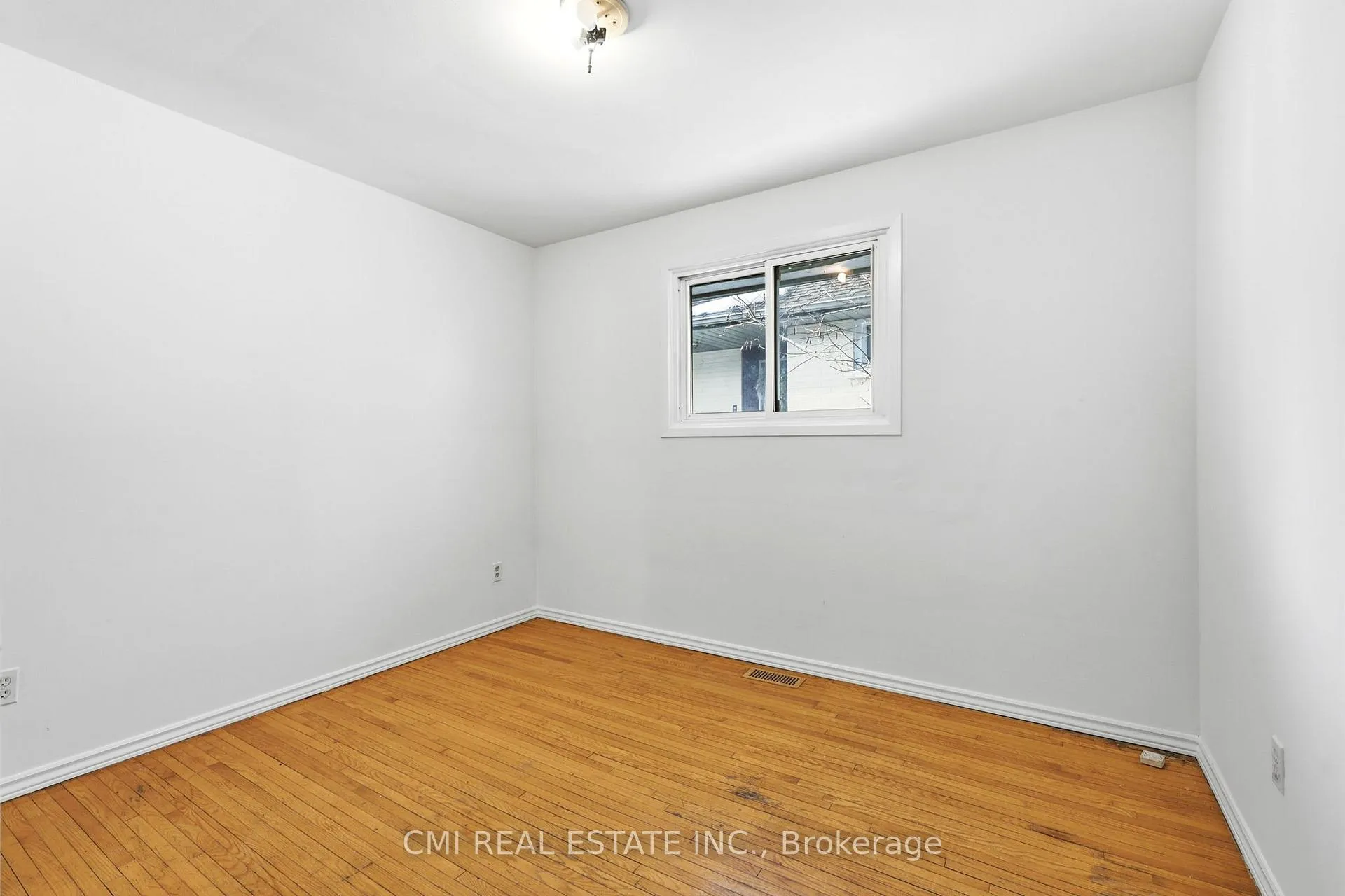 Photo 34 of 913 King Street, Whitby, Downtown Whitby — HOMEH