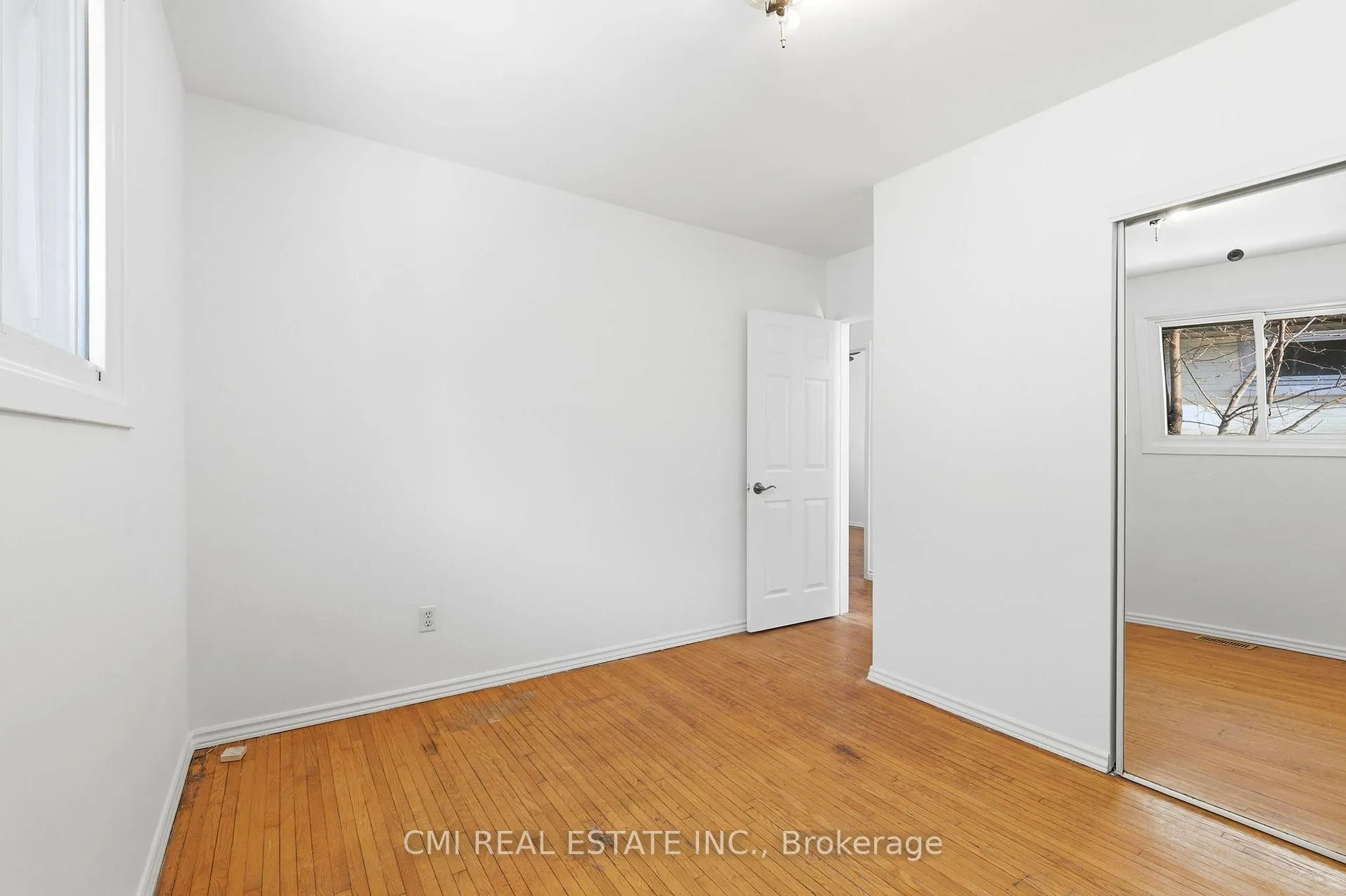 Photo 35 of 913 King Street, Whitby, Downtown Whitby — HOMEH