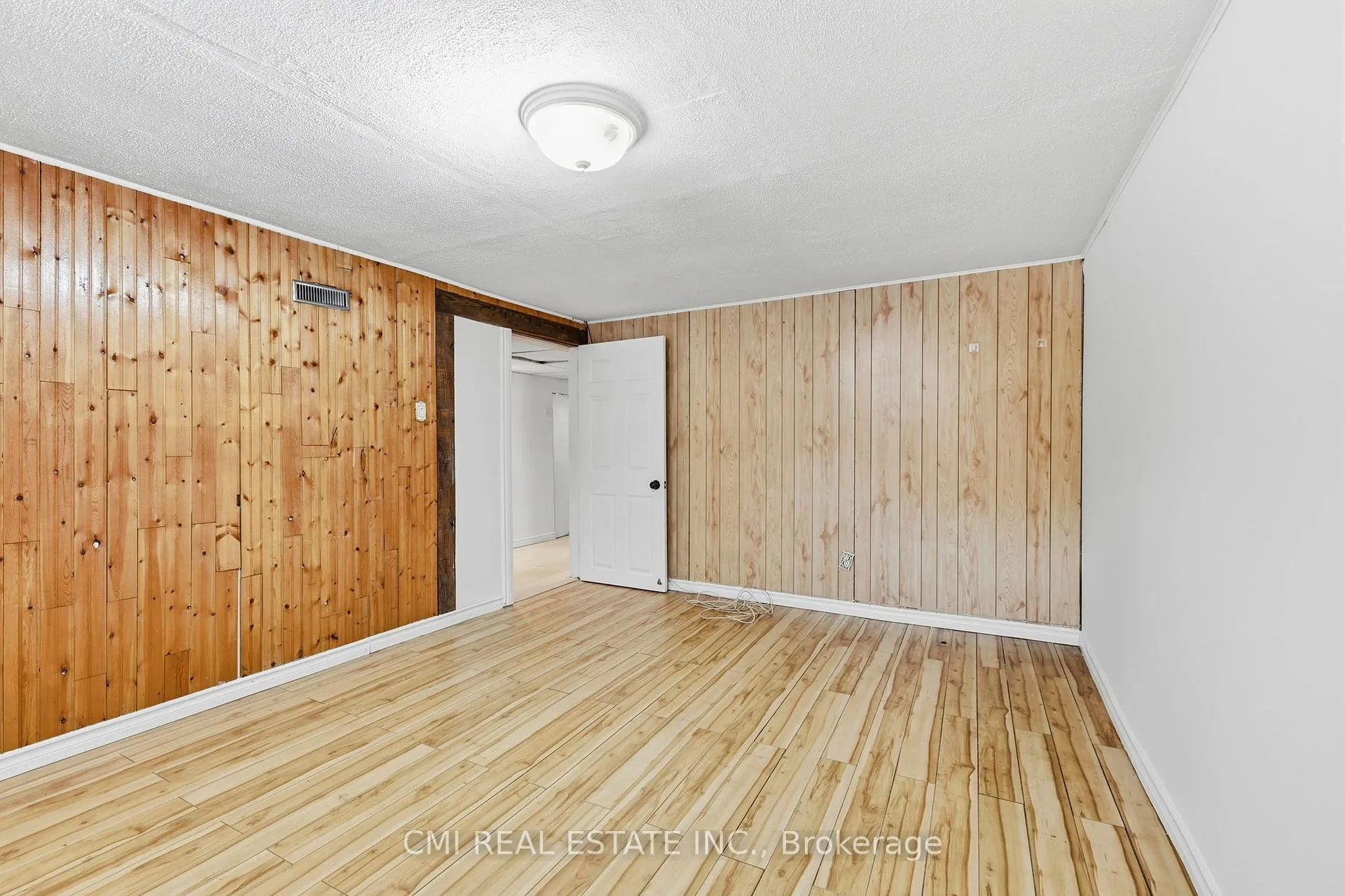 Photo 43 of 913 King Street, Whitby, Downtown Whitby — HOMEH