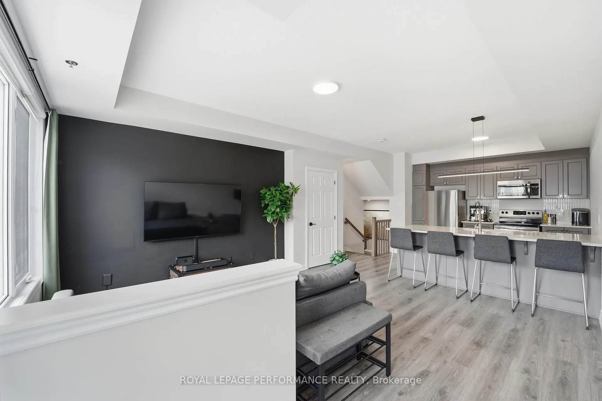 Photo 4 of 583 Ozawa Private, Ottawa, CFB Rockcliffe and Area — HOMEH