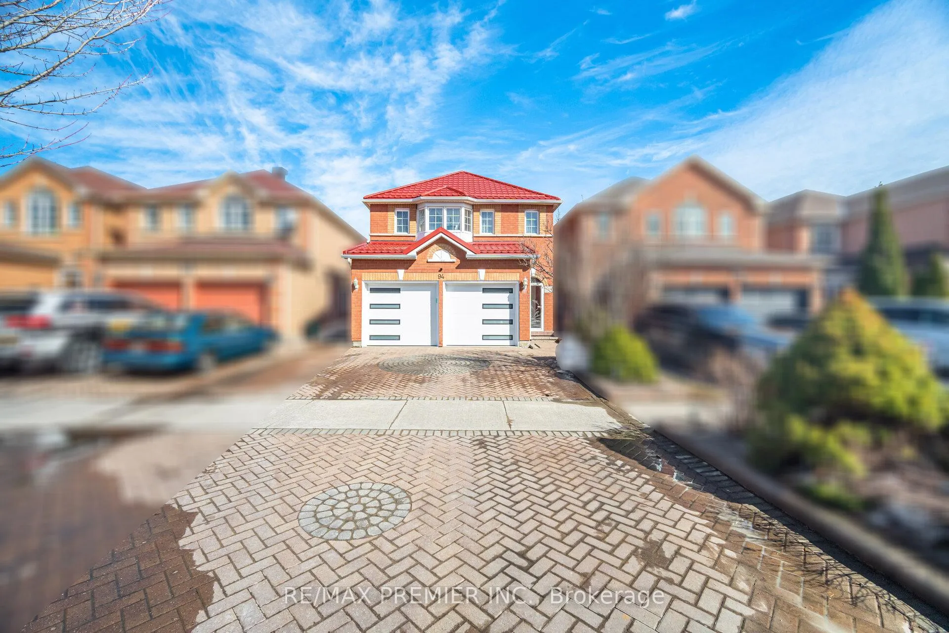 Photo 2 of 94 Apollo Road, Markham, Middlefield — HOMEH