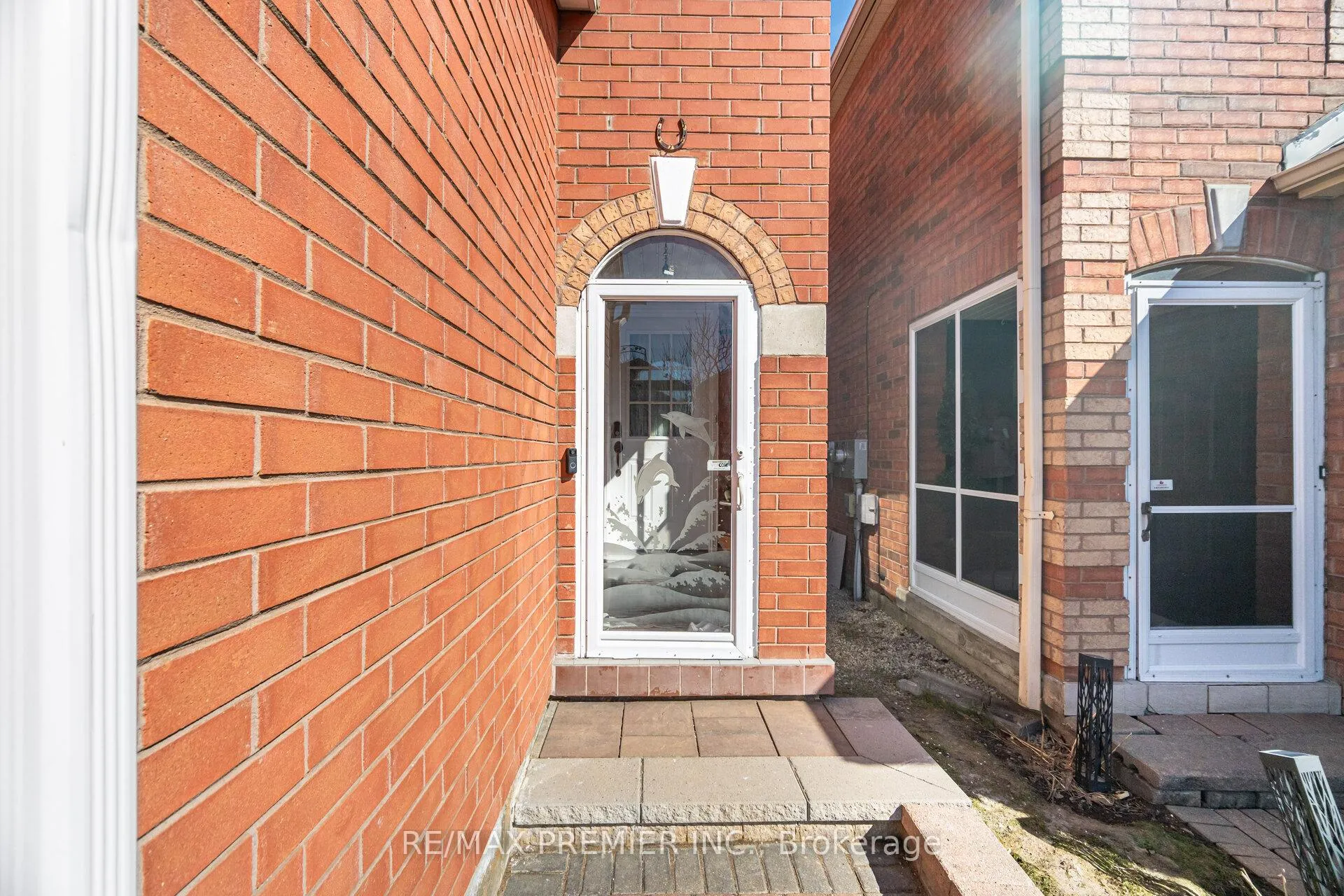 Photo 3 of 94 Apollo Road, Markham, Middlefield — HOMEH