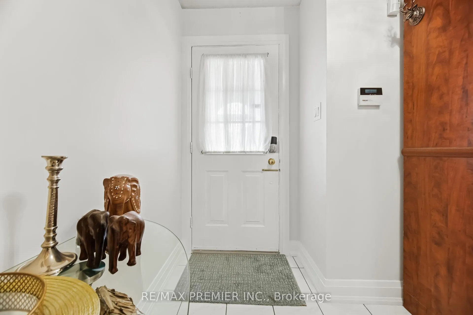 Photo 4 of 94 Apollo Road, Markham, Middlefield — HOMEH