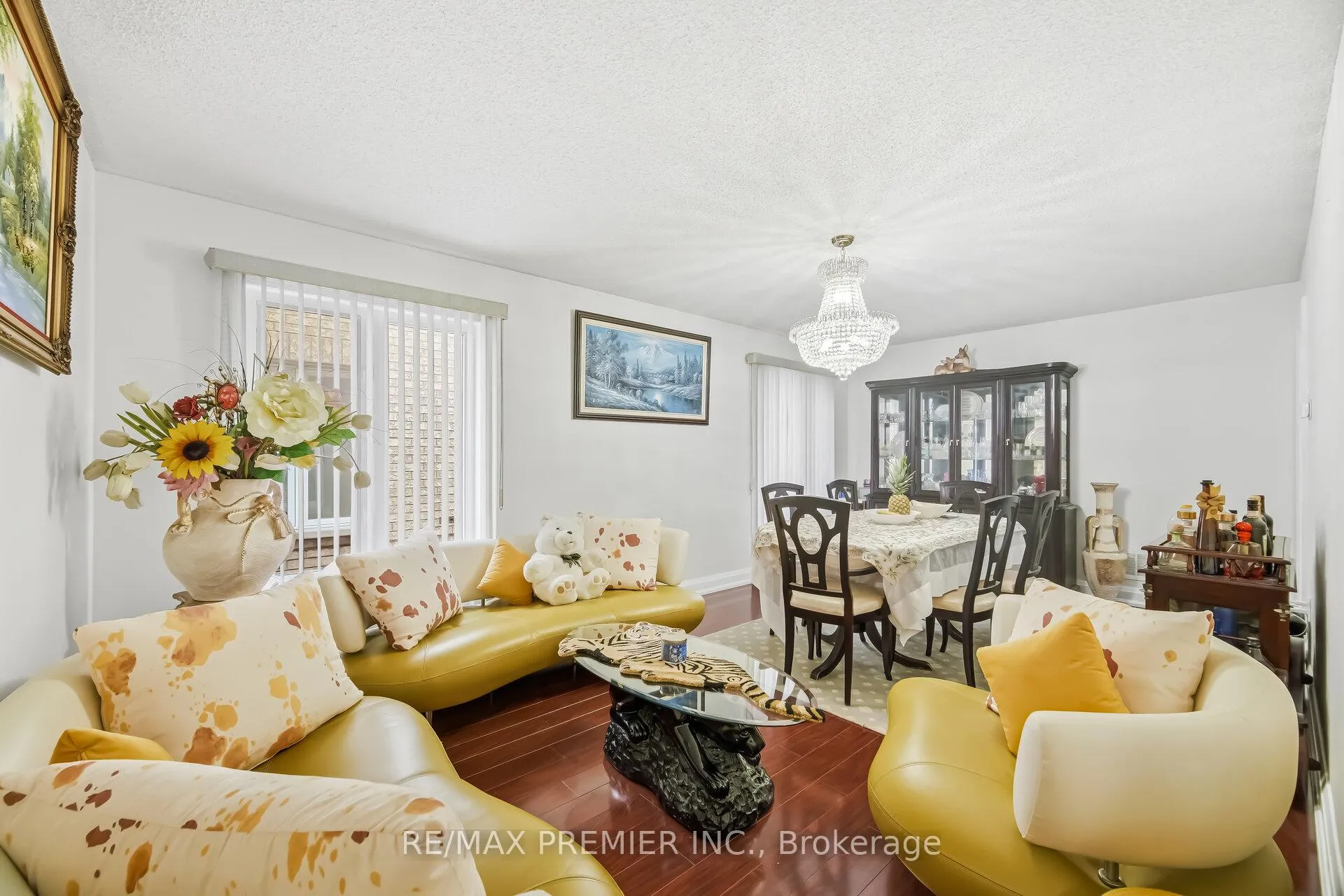 Photo 6 of 94 Apollo Road, Markham, Middlefield — HOMEH