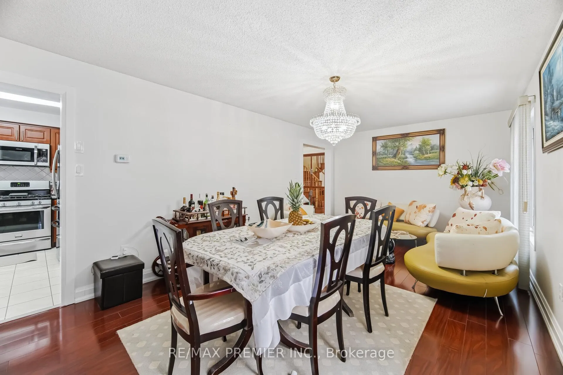 Photo 7 of 94 Apollo Road, Markham, Middlefield — HOMEH