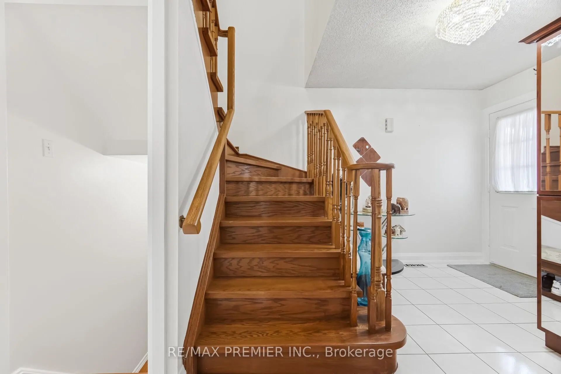Photo 18 of 94 Apollo Road, Markham, Middlefield — HOMEH