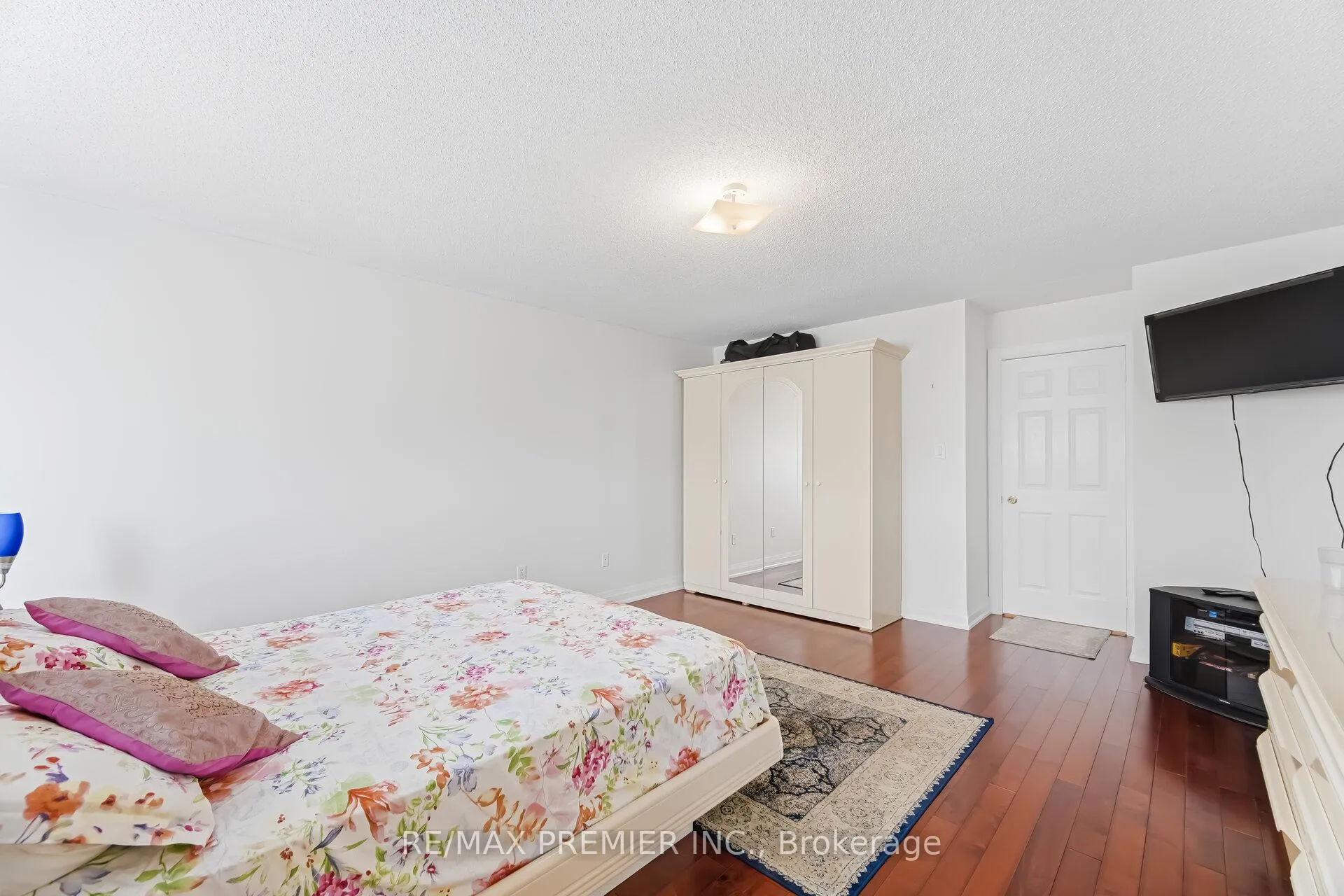 Photo 22 of 94 Apollo Road, Markham, Middlefield — HOMEH