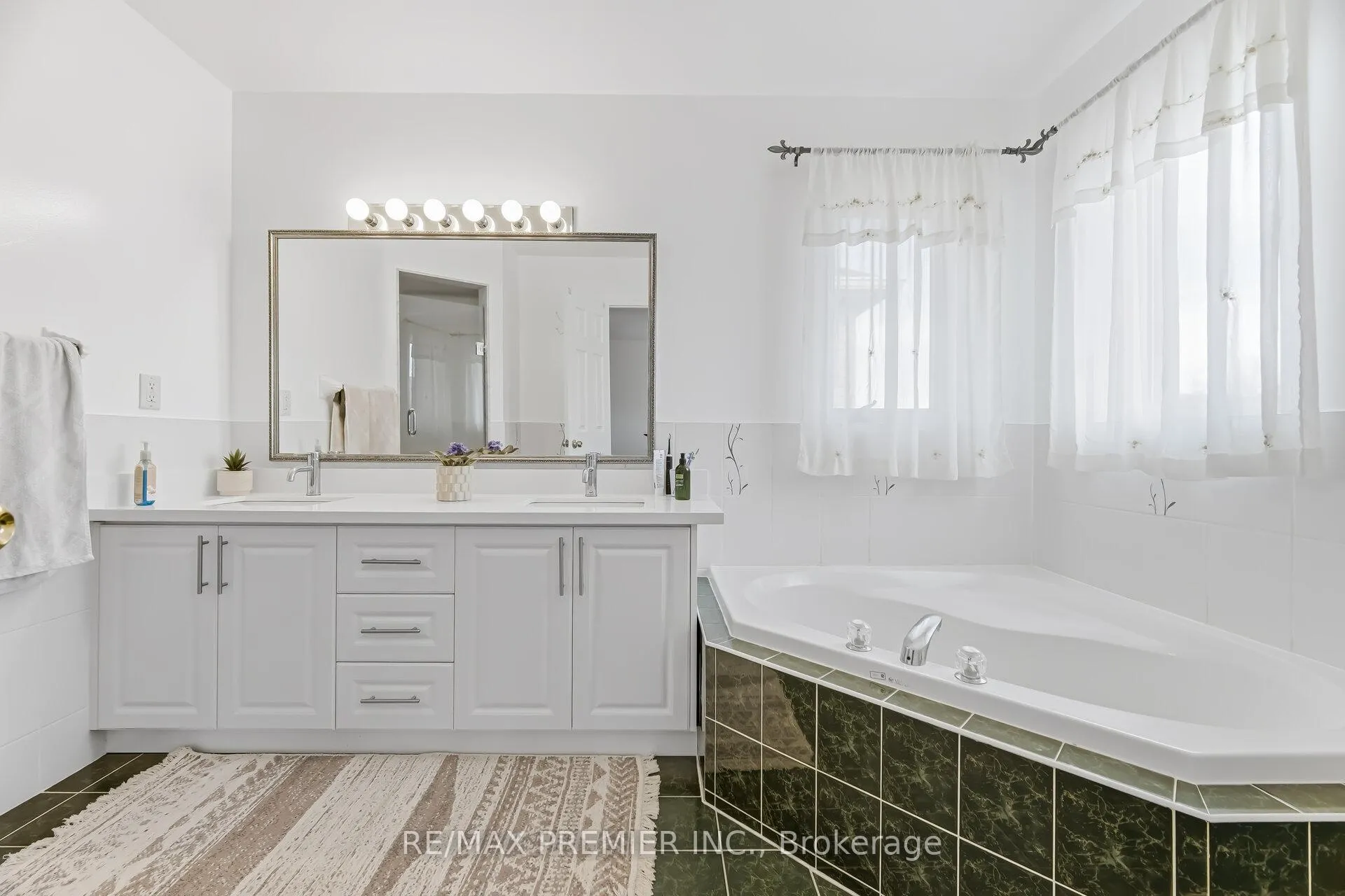 Photo 23 of 94 Apollo Road, Markham, Middlefield — HOMEH