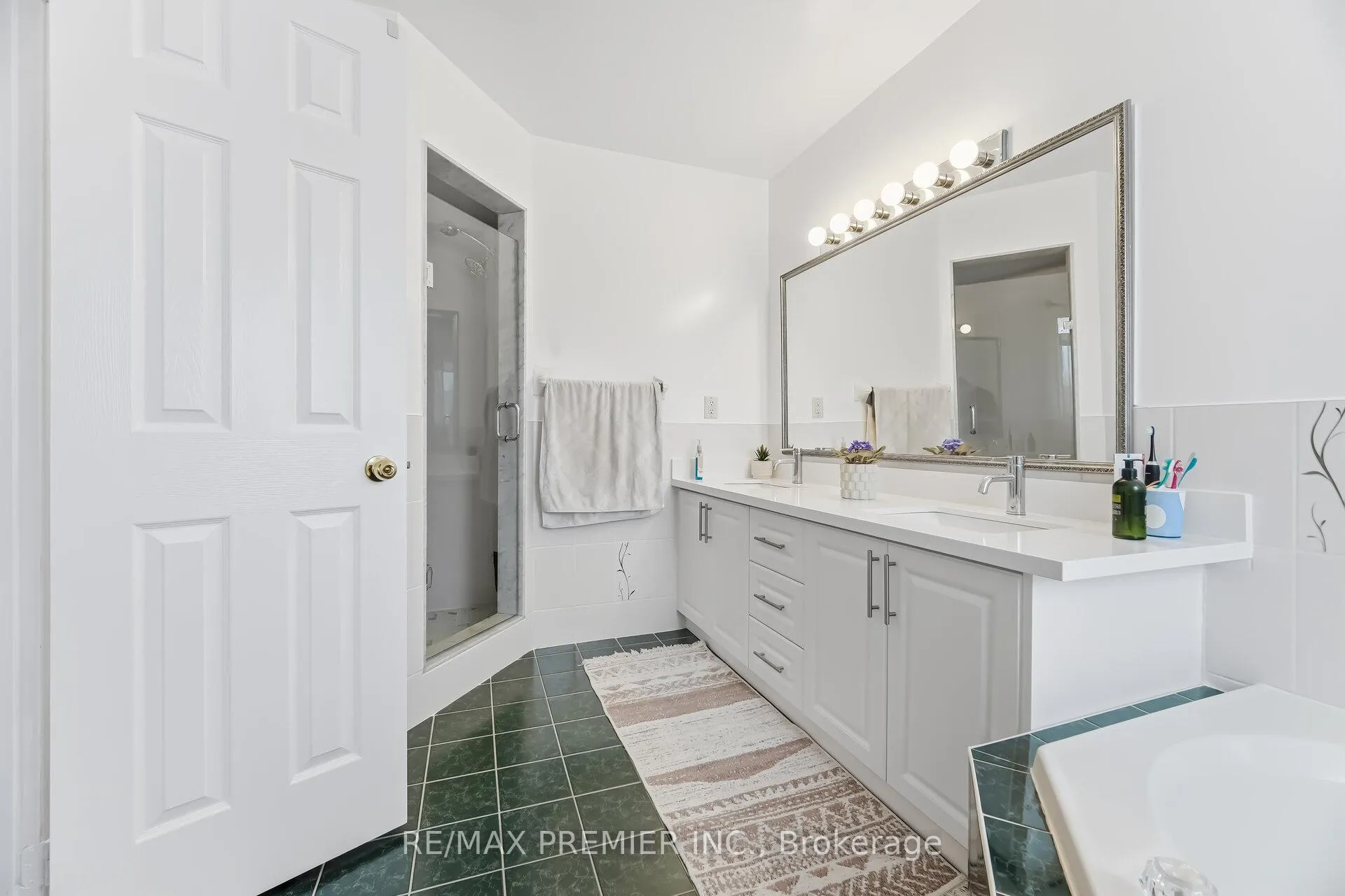 Photo 24 of 94 Apollo Road, Markham, Middlefield — HOMEH