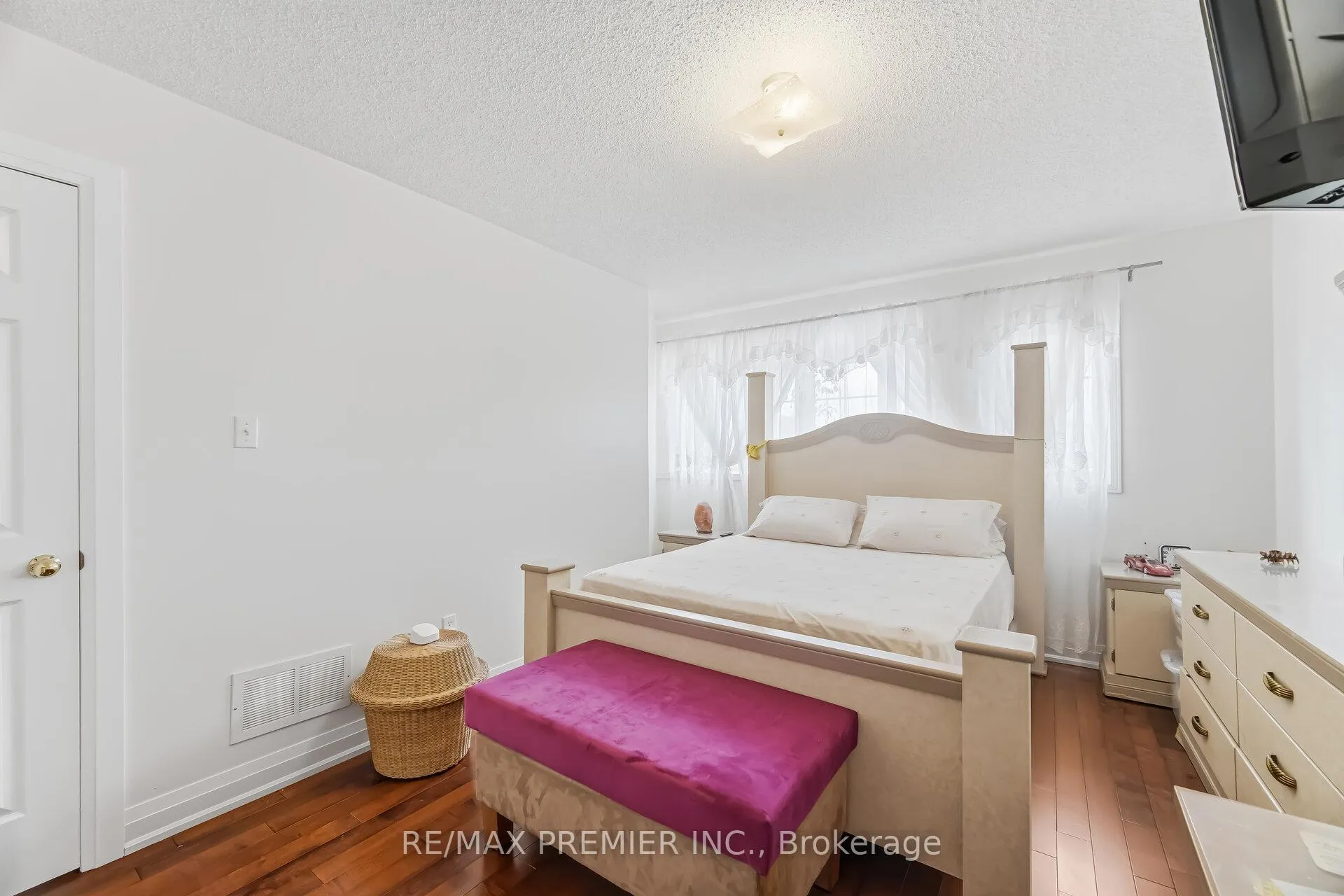 Photo 27 of 94 Apollo Road, Markham, Middlefield — HOMEH