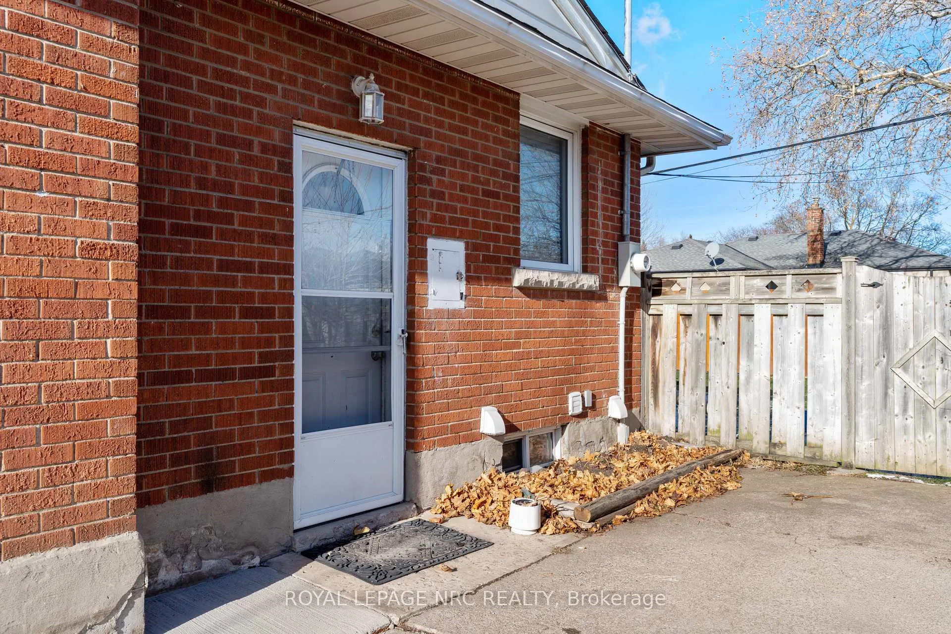 Photo 3 of Unit LOWER, 11 Broadmore Avenue, St. Catharines, Carlton/Bunting — HOMEH