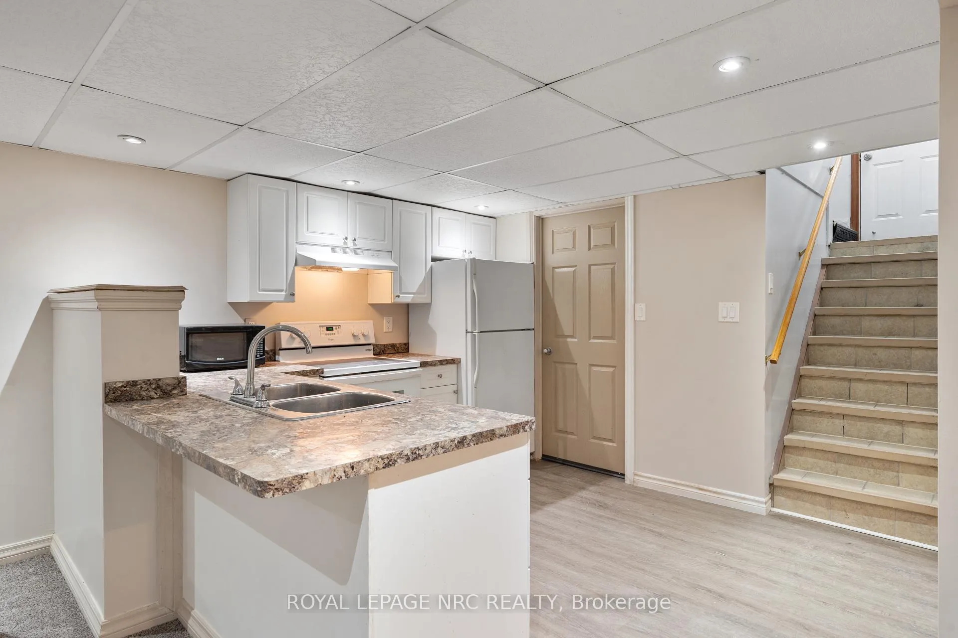Photo 4 of Unit LOWER, 11 Broadmore Avenue, St. Catharines, Carlton/Bunting — HOMEH