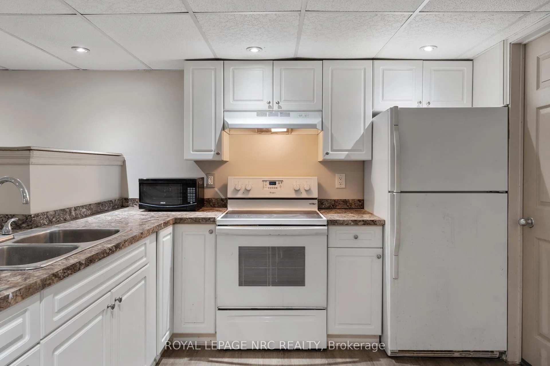 Photo 5 of Unit LOWER, 11 Broadmore Avenue, St. Catharines, Carlton/Bunting — HOMEH