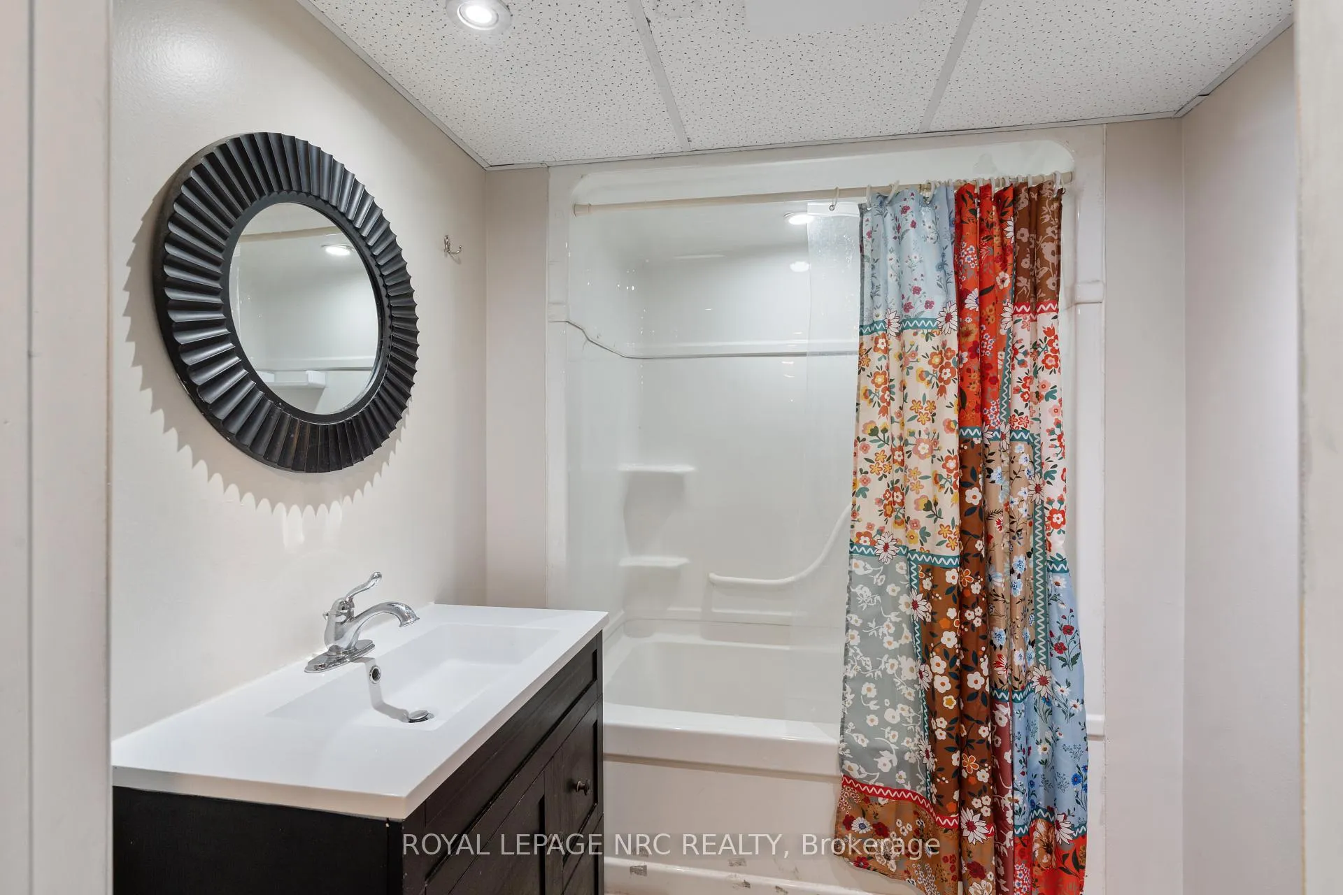 Photo 13 of Unit LOWER, 11 Broadmore Avenue, St. Catharines, Carlton/Bunting — HOMEH