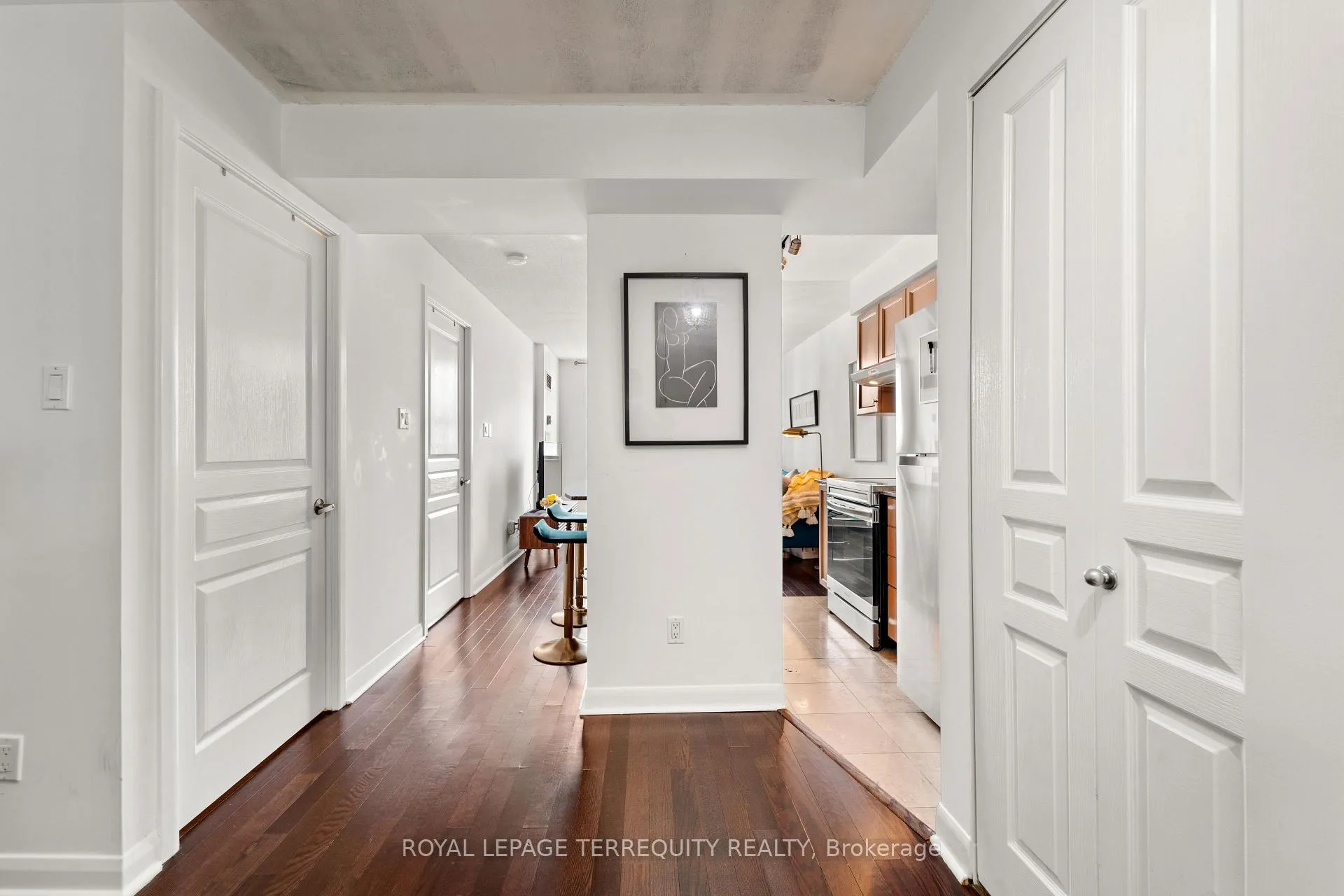 Front of Unit 956, 313 Richmond Street E
