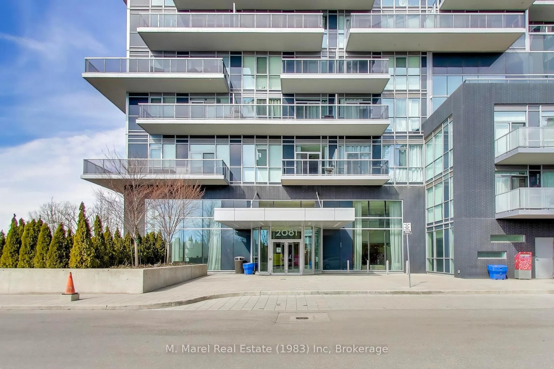 Photo 3 of Unit 905, 2081 Fairview Street, Burlington, Freeman — HOMEH