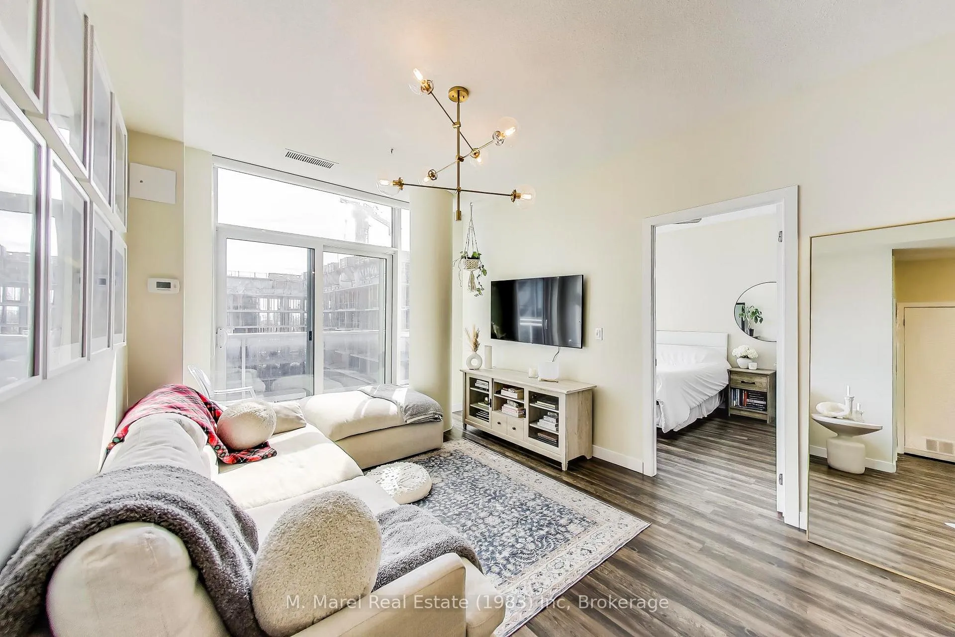 Photo 5 of Unit 905, 2081 Fairview Street, Burlington, Freeman — HOMEH