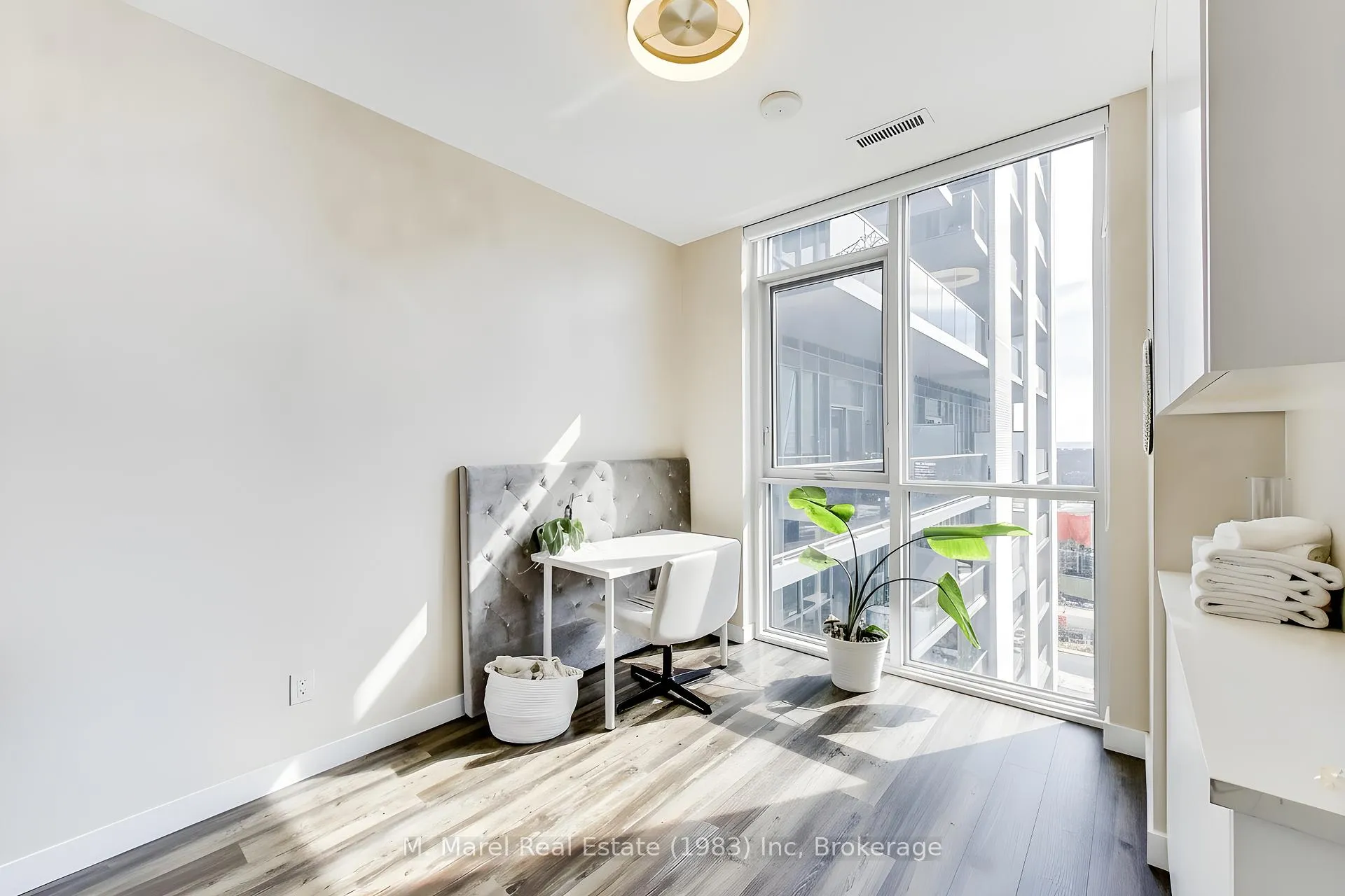 Photo 16 of Unit 905, 2081 Fairview Street, Burlington, Freeman — HOMEH