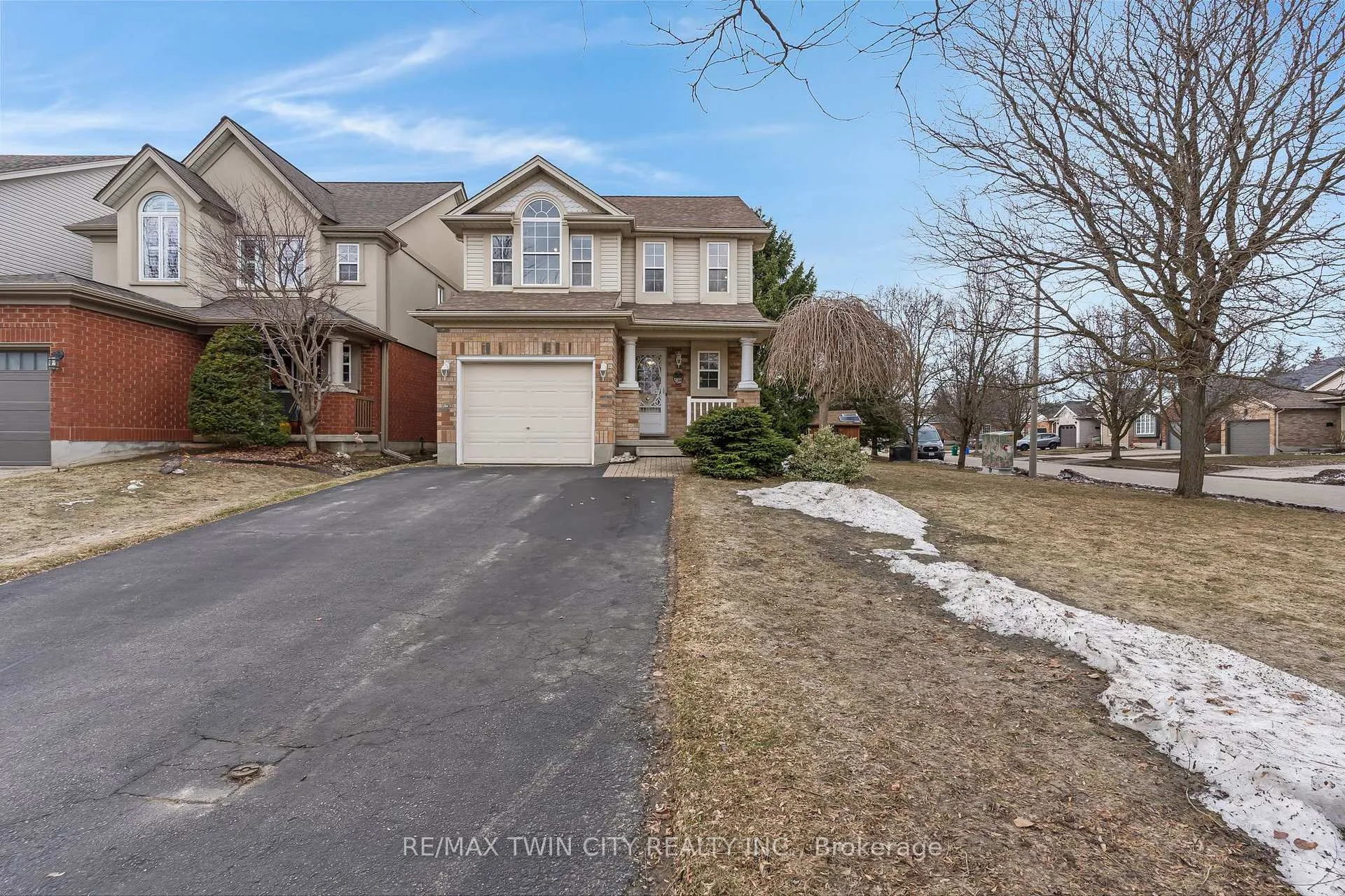 Photo 2 of 599 Canso Place, Waterloo — HOMEH