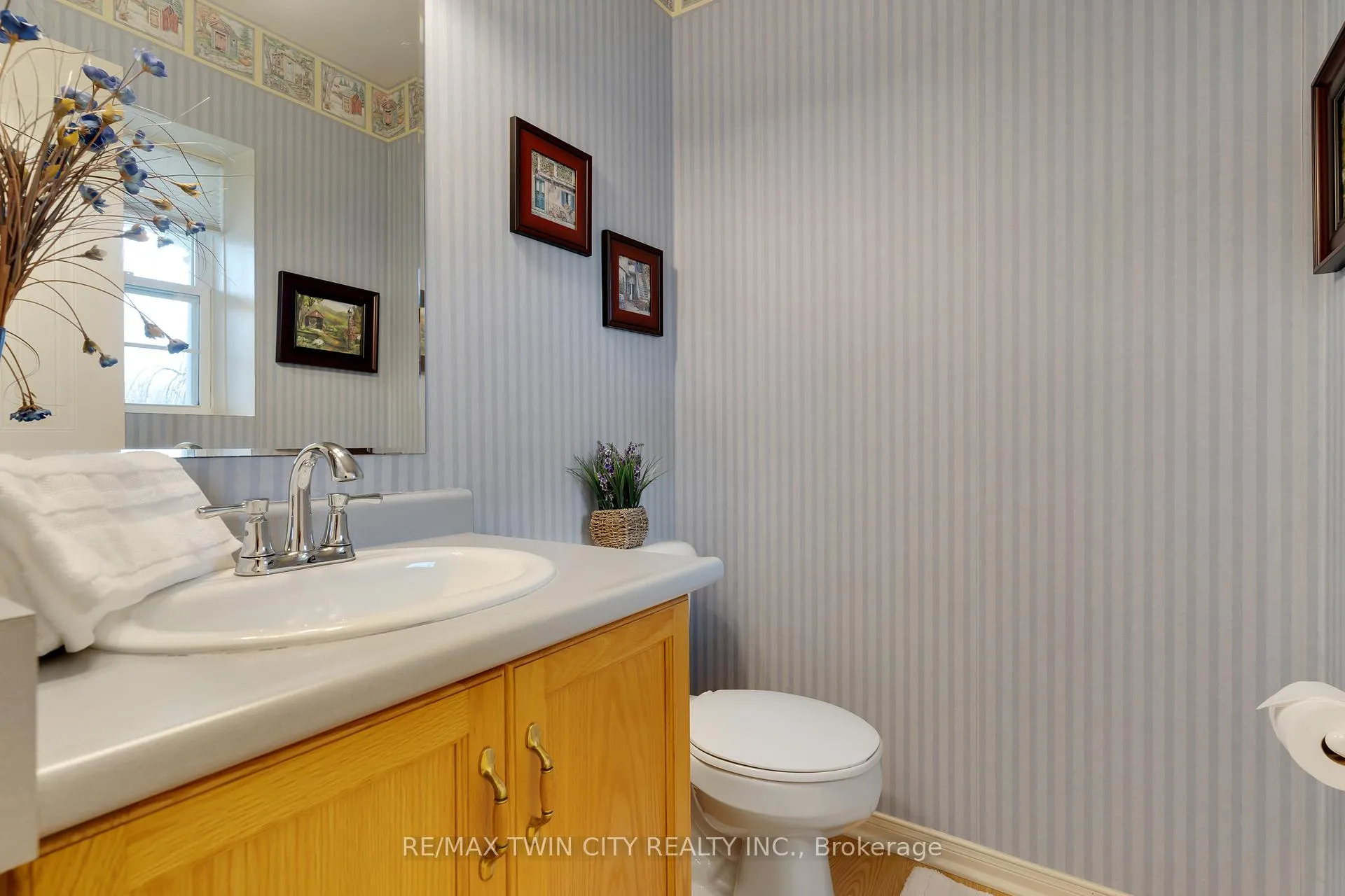 Photo 5 of 599 Canso Place, Waterloo — HOMEH