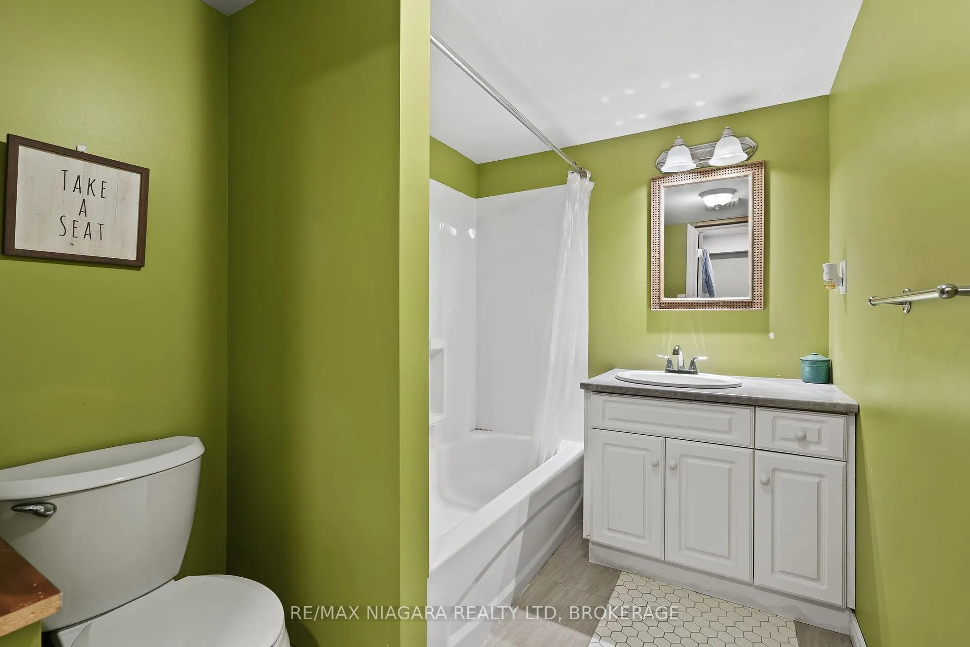 Photo 33 of 267 Vansickle Road, St. Catharines, Rykert/Vansickle — HOMEH