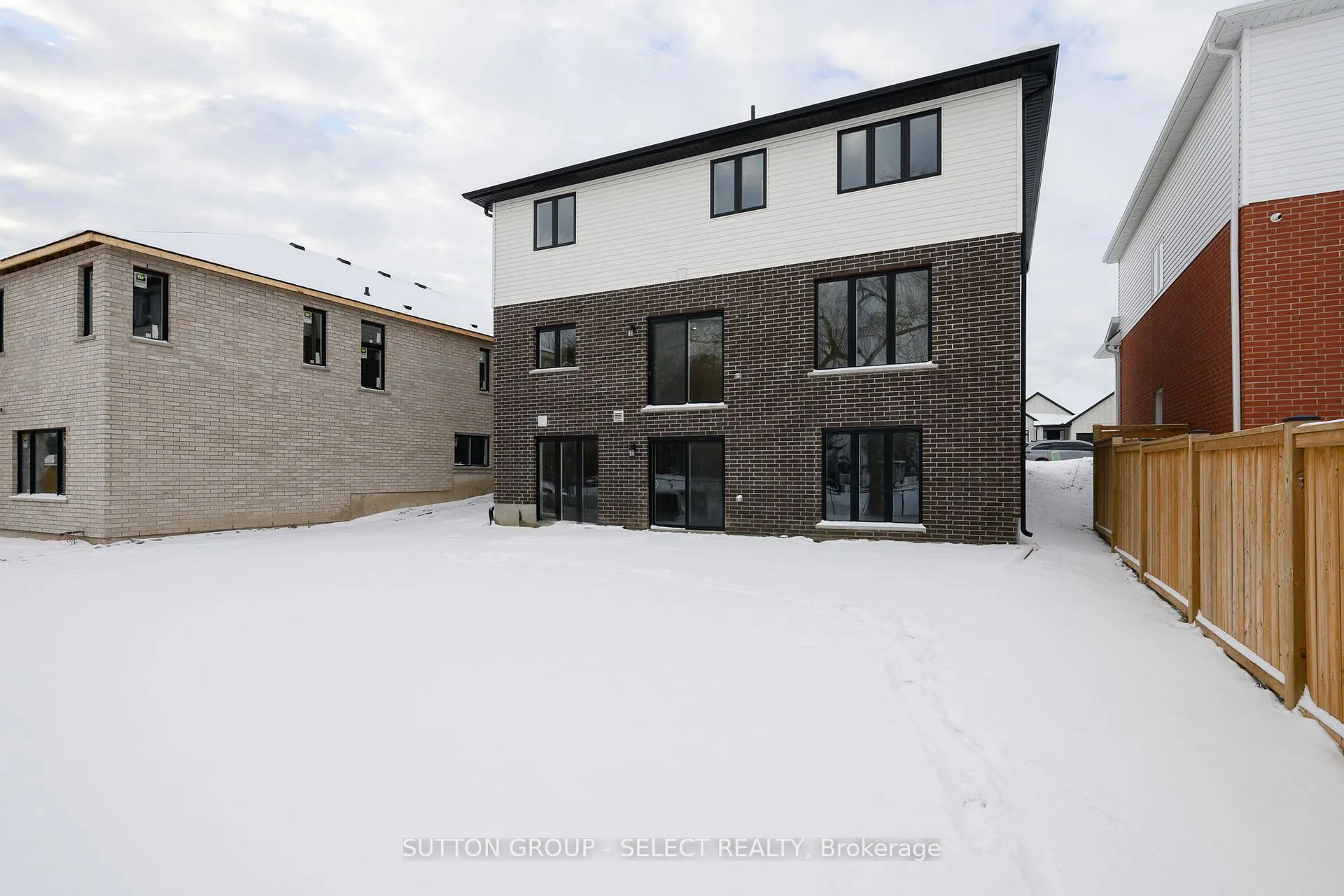 Photo 41 of 70 Royal Crescent, Southwold, Talbotville — HOMEH