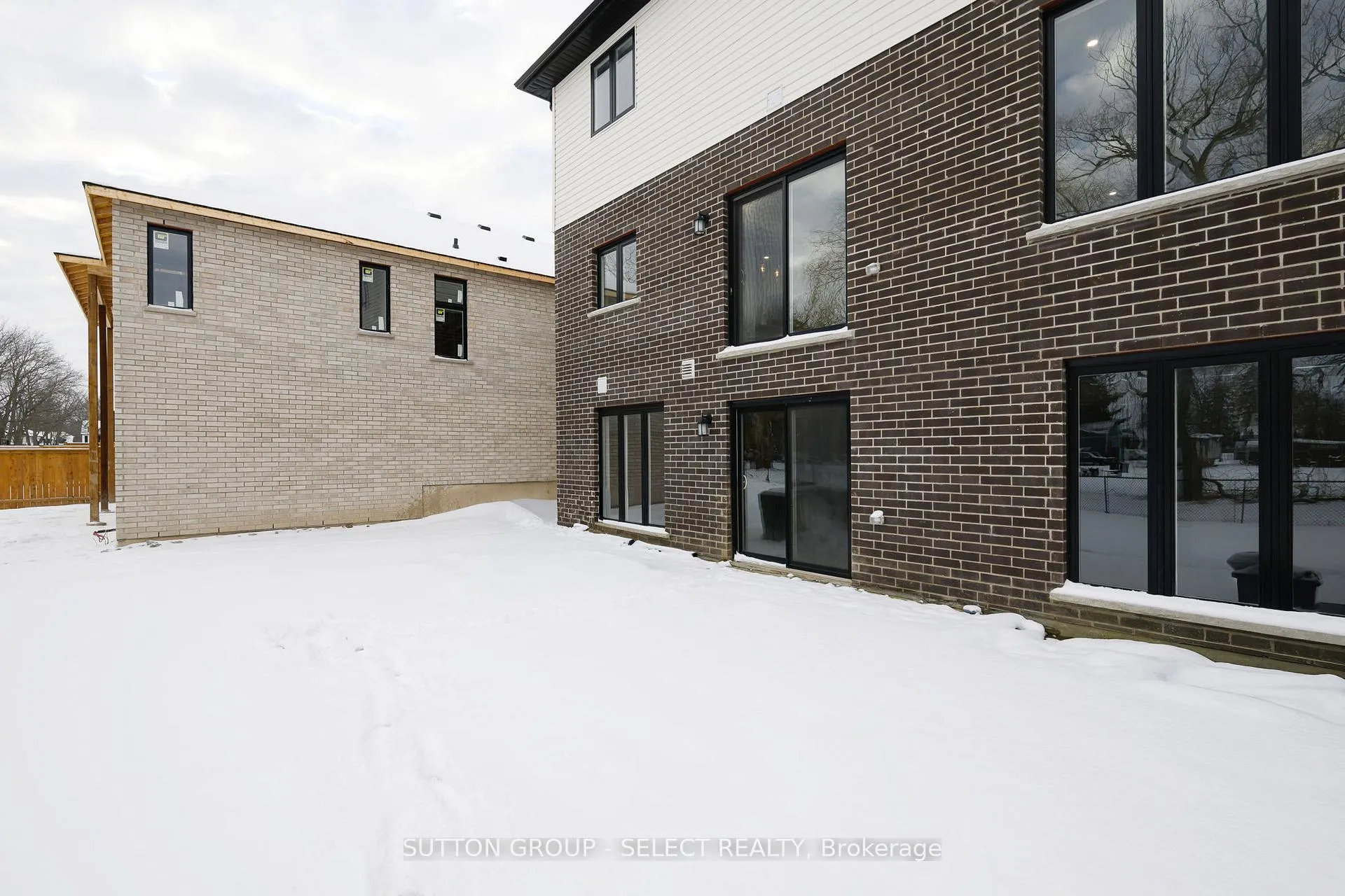 Photo 42 of 70 Royal Crescent, Southwold, Talbotville — HOMEH