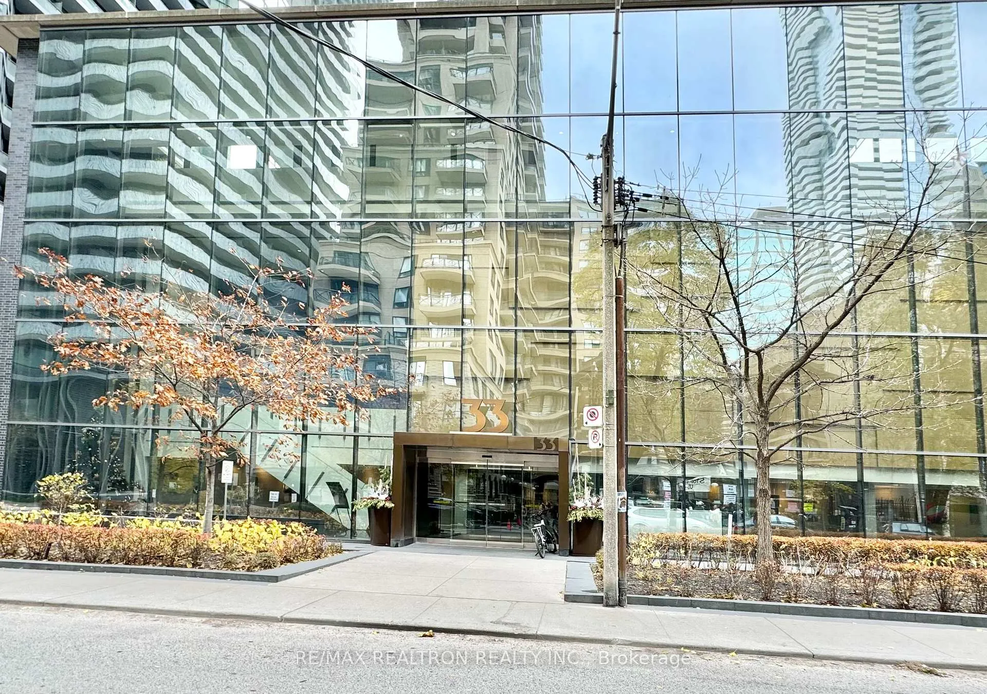 Front of Unit 1404, 33 Charles Street E