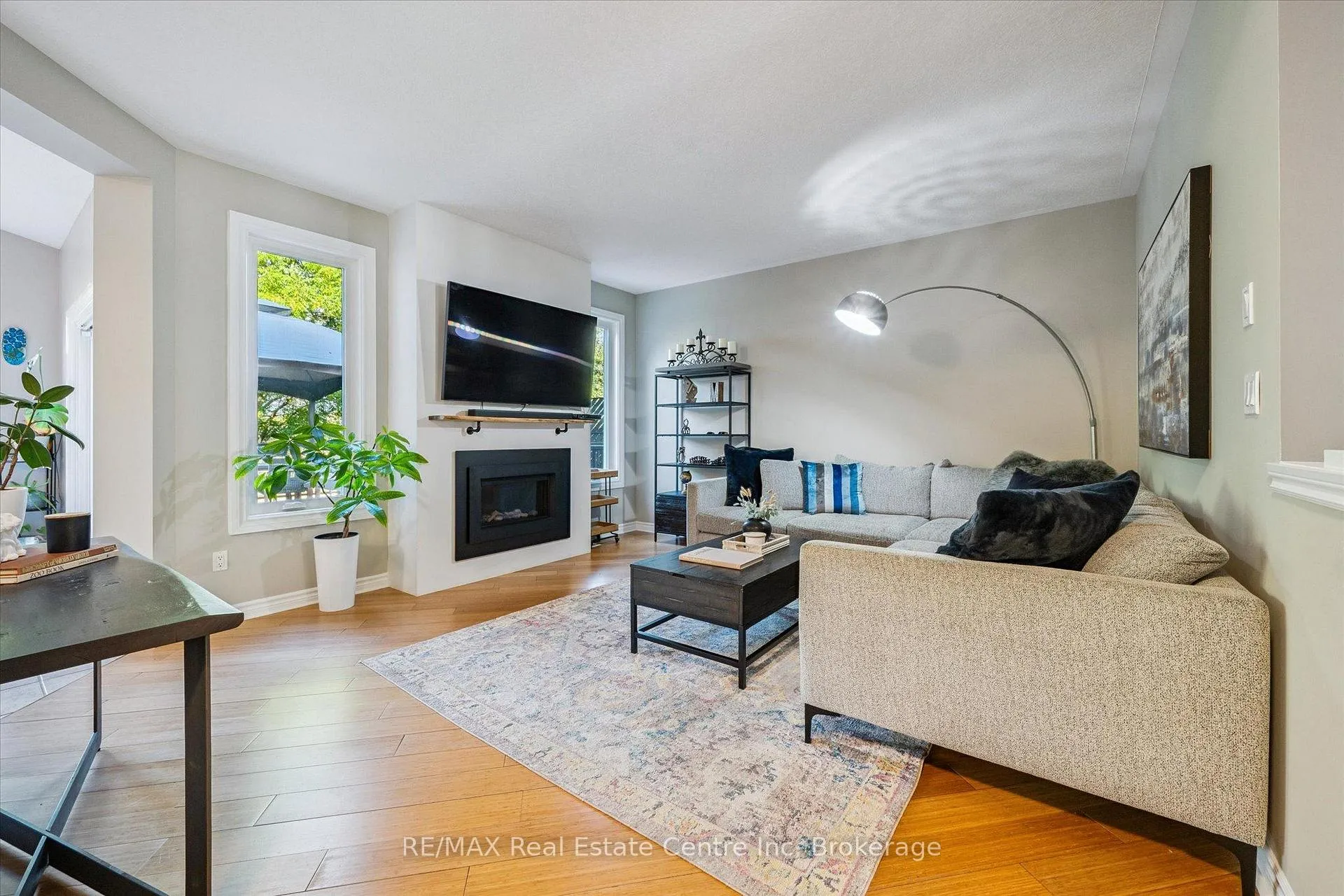 Photo 3 of 244 Carrington Drive, Guelph, Kortright West — HOMEH