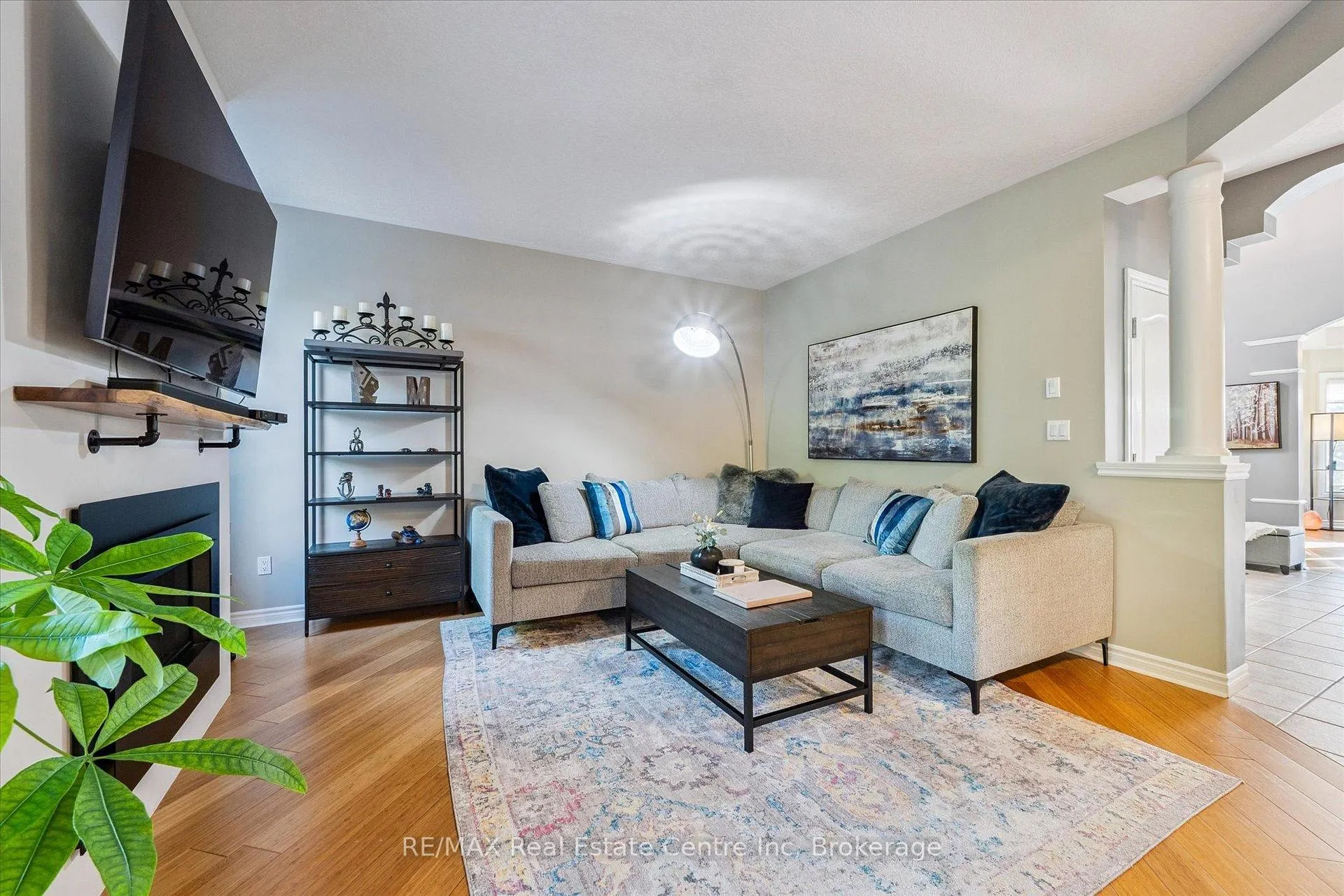 Photo 4 of 244 Carrington Drive, Guelph, Kortright West — HOMEH