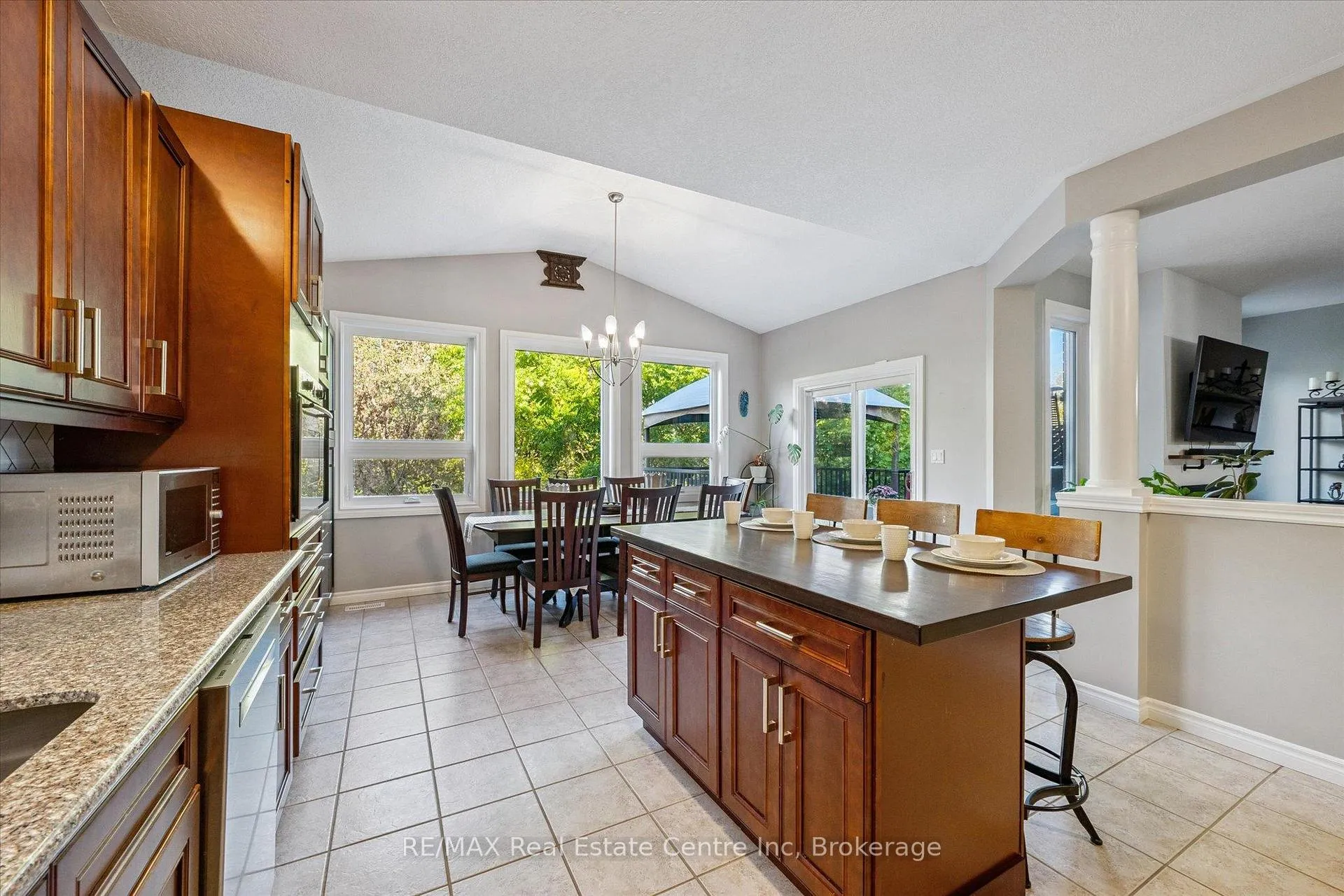 Photo 8 of 244 Carrington Drive, Guelph, Kortright West — HOMEH