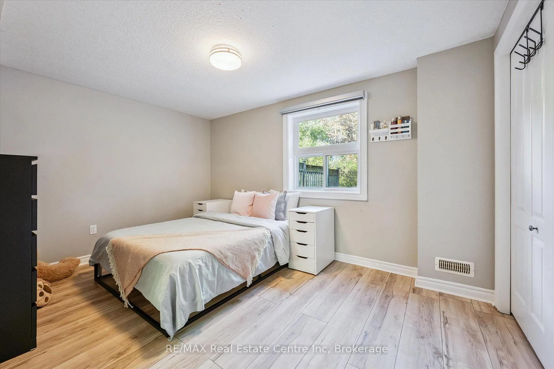 Photo 20 of 244 Carrington Drive, Guelph, Kortright West — HOMEH
