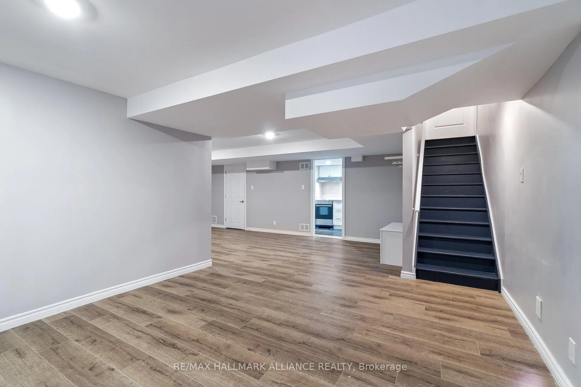 Photo 4 of 12 Hadfield Circle, Brampton, Sandringham-Wellington — HOMEH