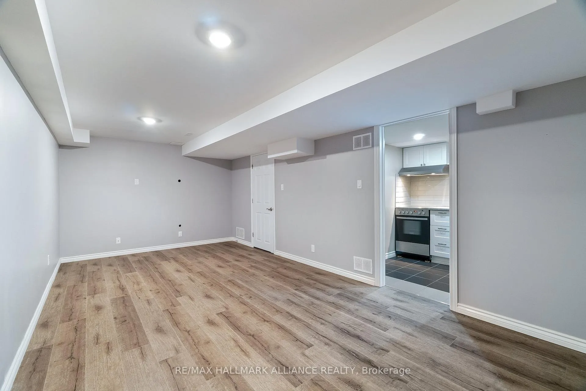 Photo 8 of 12 Hadfield Circle, Brampton, Sandringham-Wellington — HOMEH