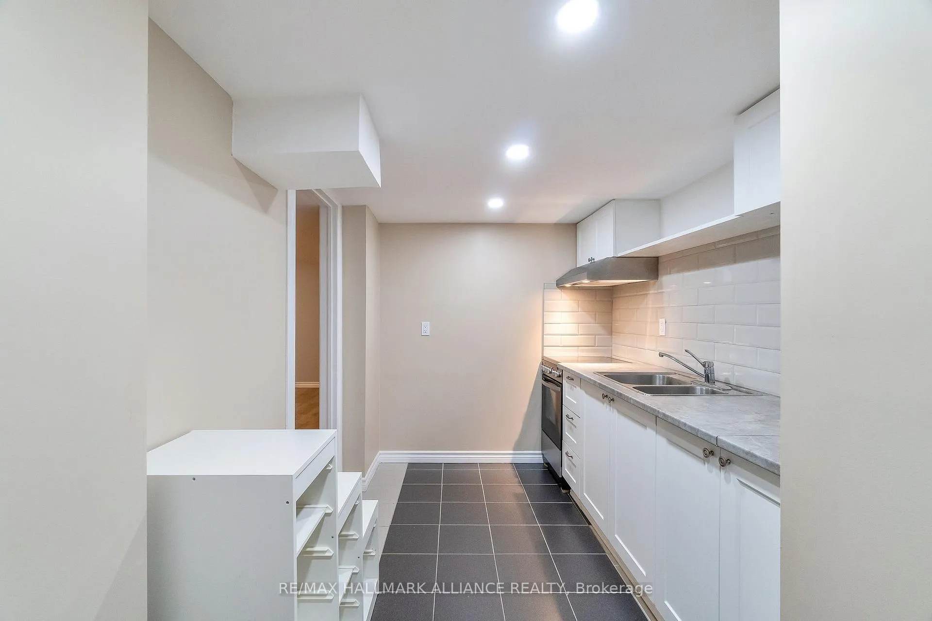 Photo 14 of 12 Hadfield Circle, Brampton, Sandringham-Wellington — HOMEH