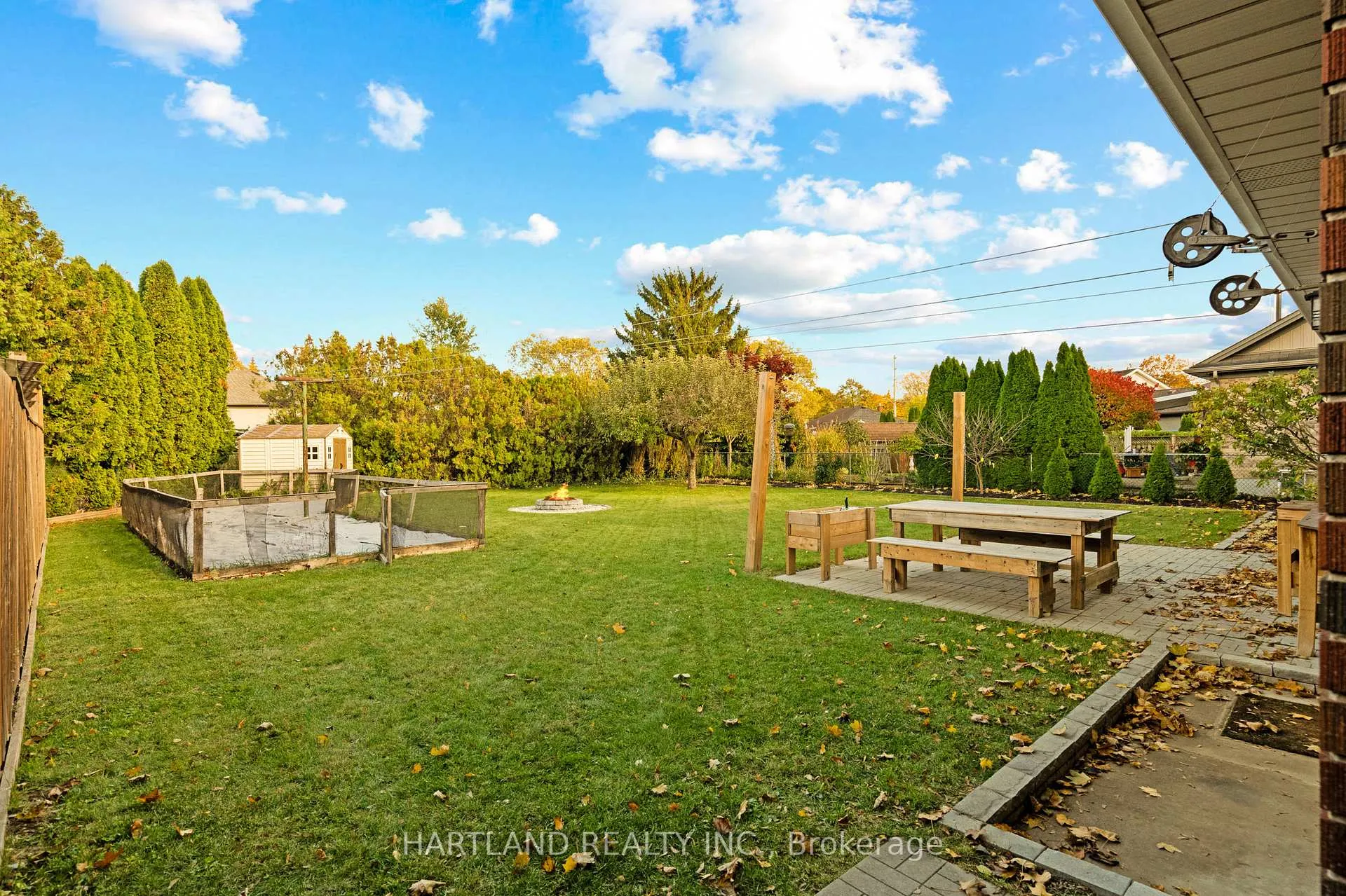 Photo 24 of 19 Kenworth Drive, St. Catharines, Carlton/Bunting — HOMEH