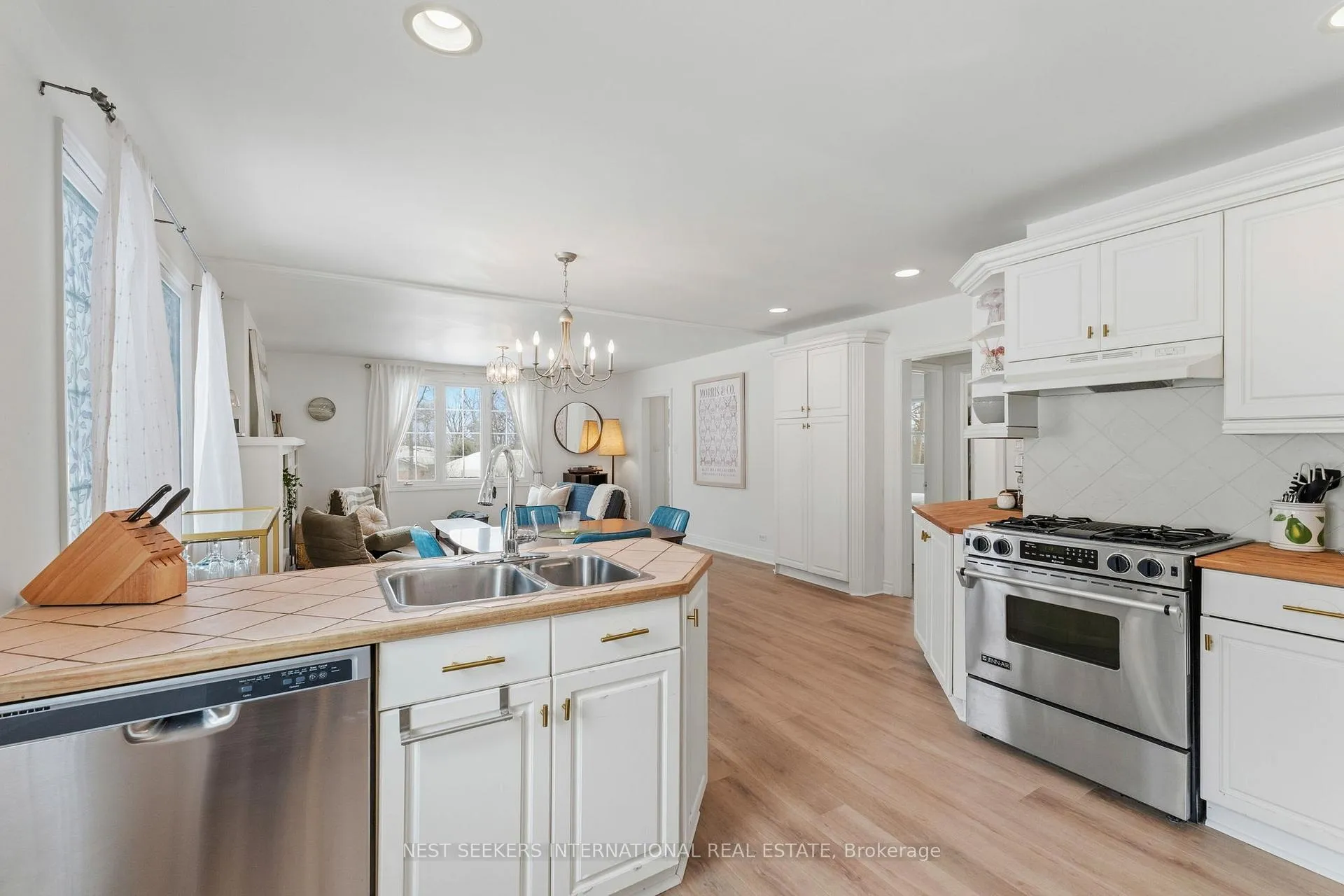 Photo 5 of 155 Matchedash Street, Orillia — HOMEH
