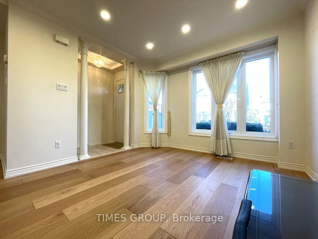 Photo 4 of Unit 104, 18 Clark Avenue W, Vaughan, Crestwood-Springfarm-Yorkhill — HOMEH