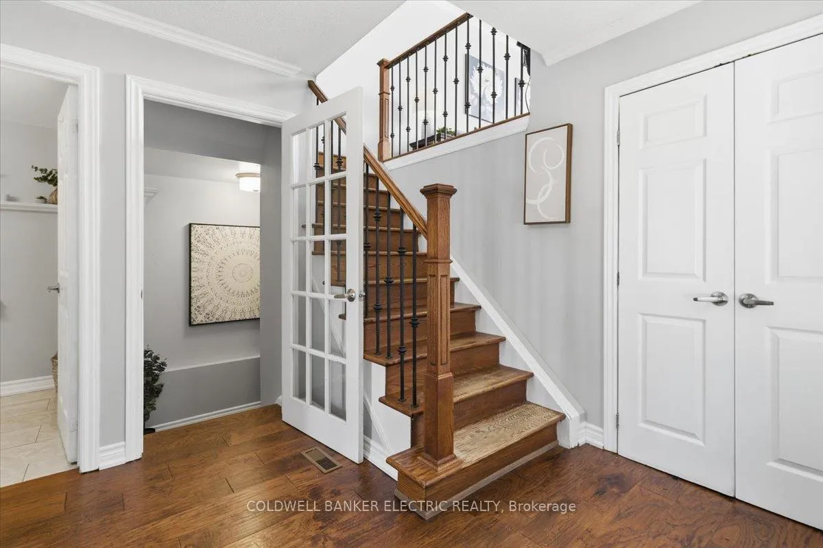 Photo 6 of 93 Farncomb Crescent, Clarington, Bowmanville — HOMEH